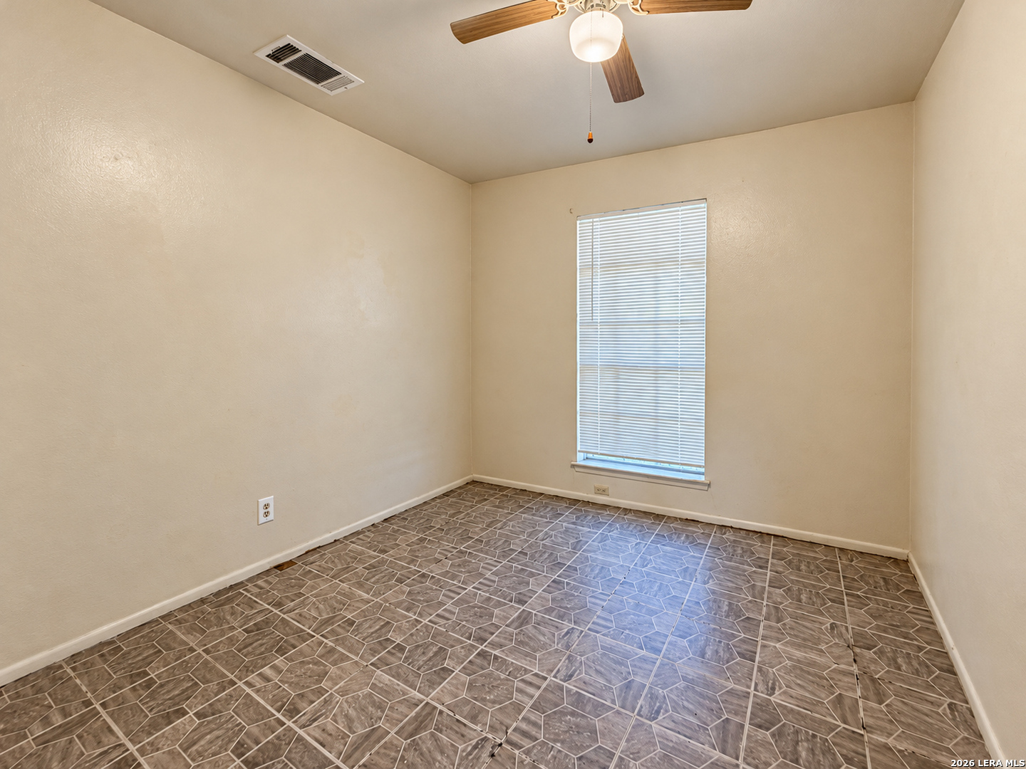 5858 Midcrown Drive, San Antonio, TX 78218