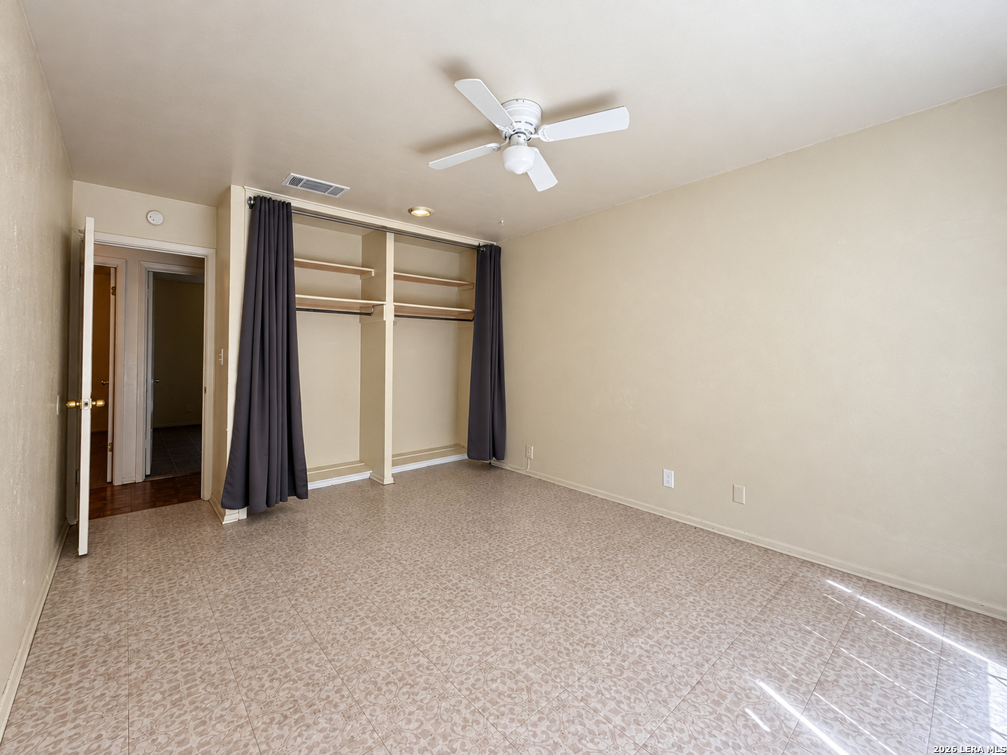 5858 Midcrown Drive, San Antonio, TX 78218
