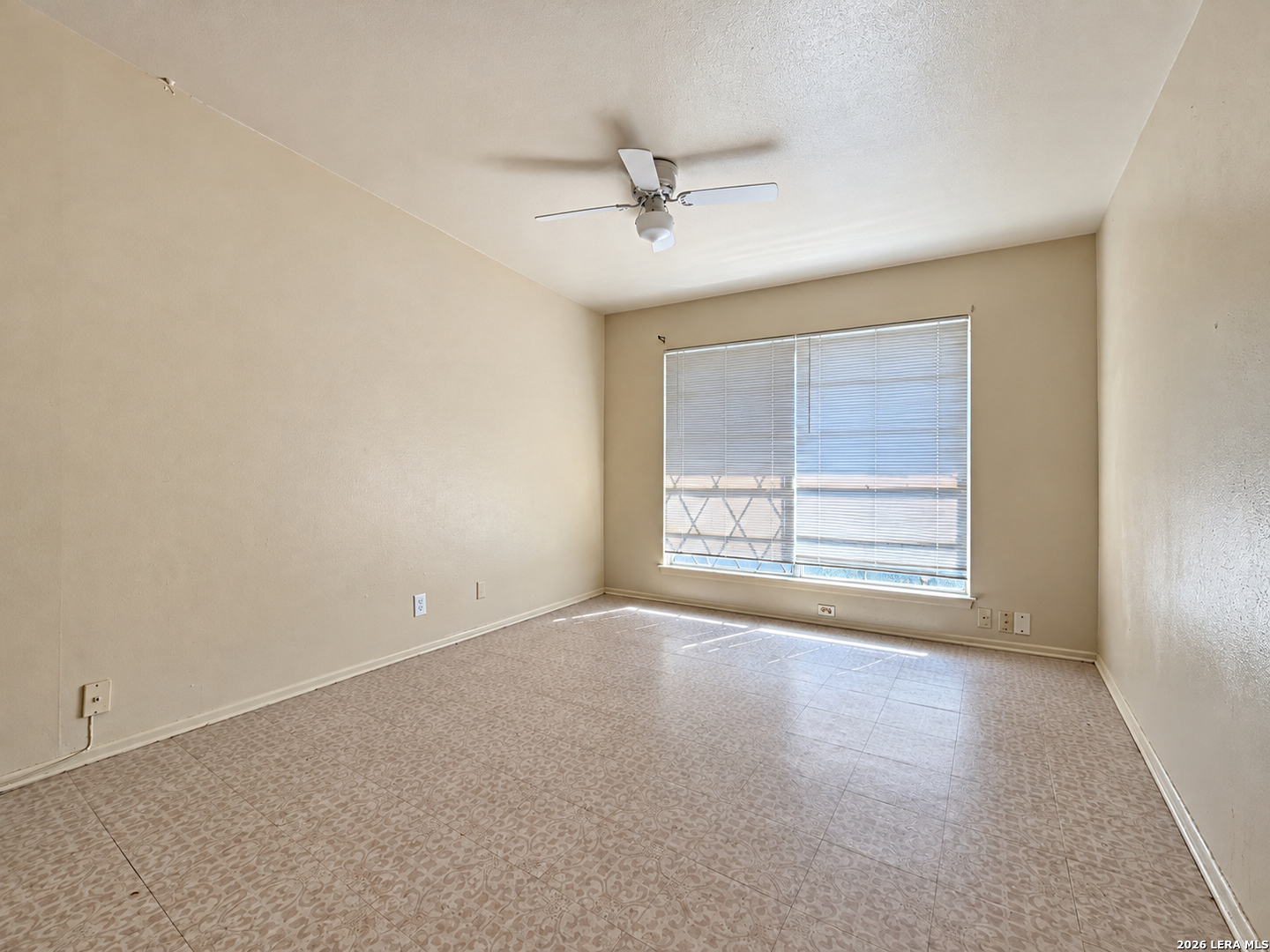 5858 Midcrown Drive, San Antonio, TX 78218