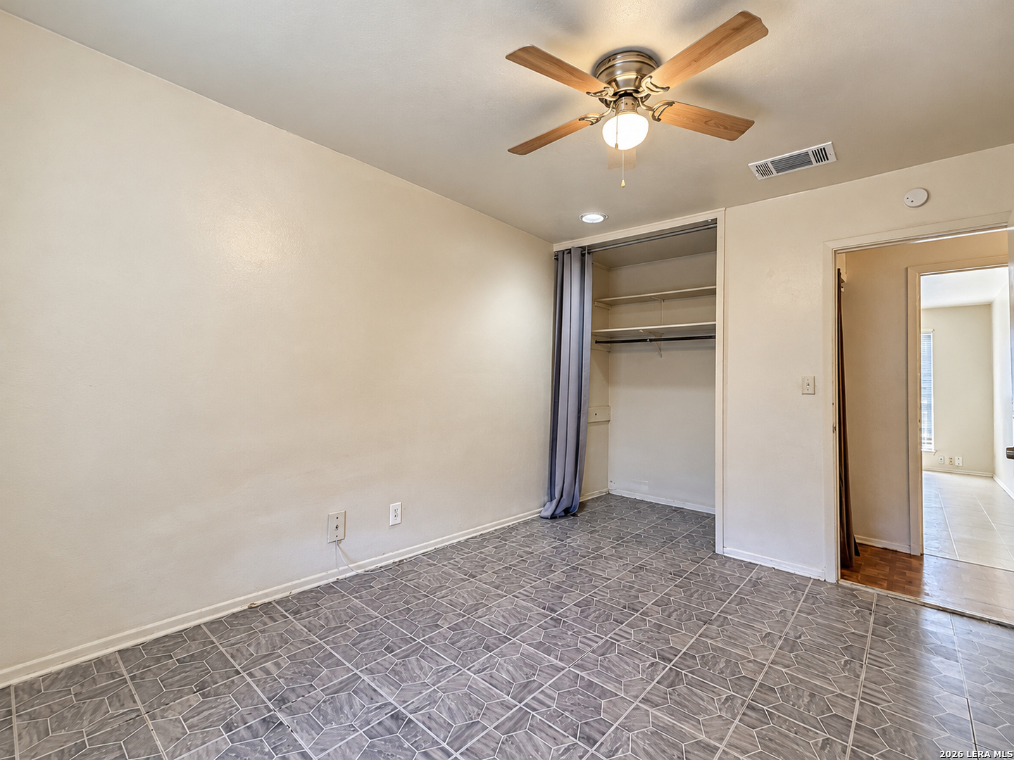 5858 Midcrown Drive, San Antonio, TX 78218