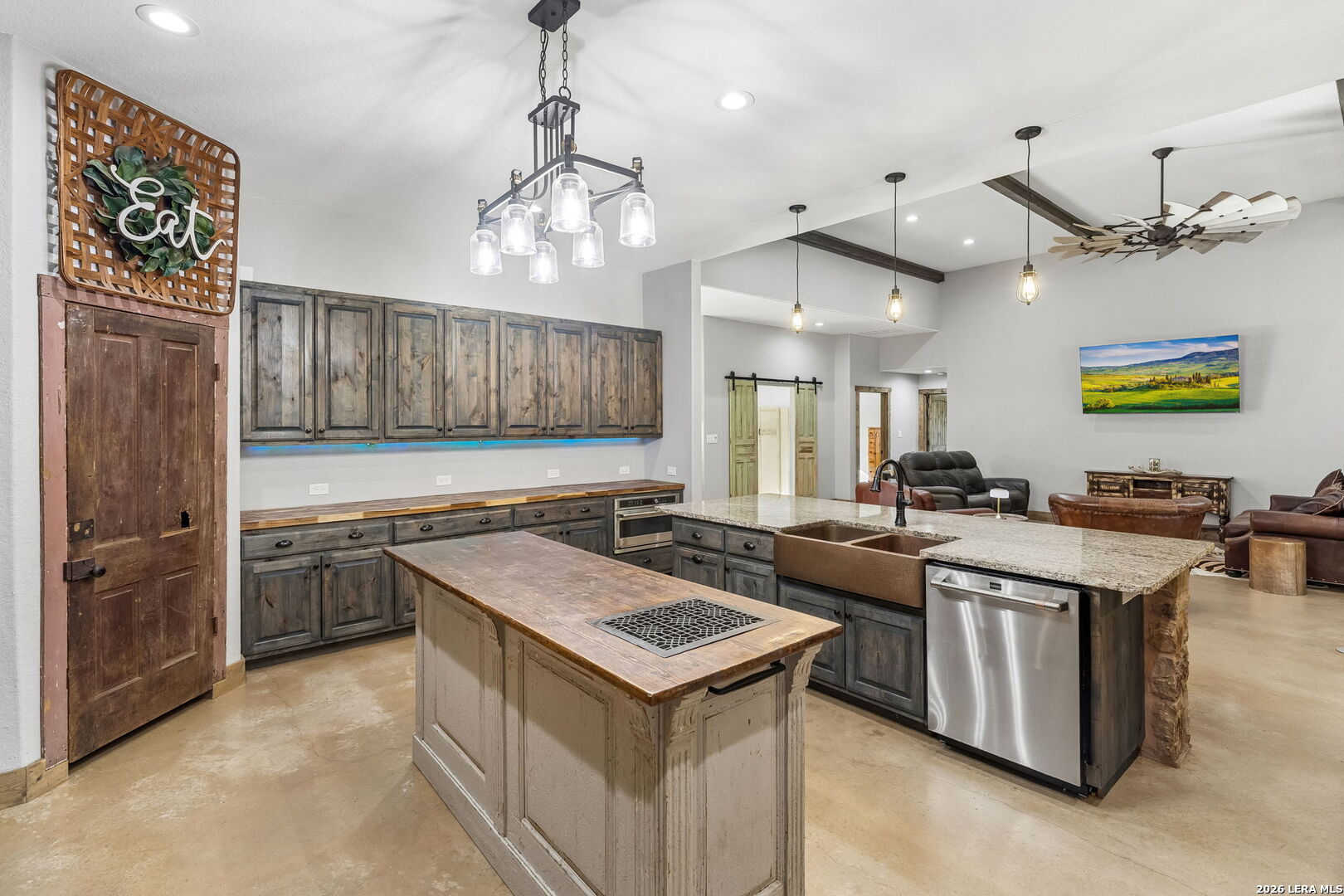 105 Dillard Lane, Bergheim, TX 78004