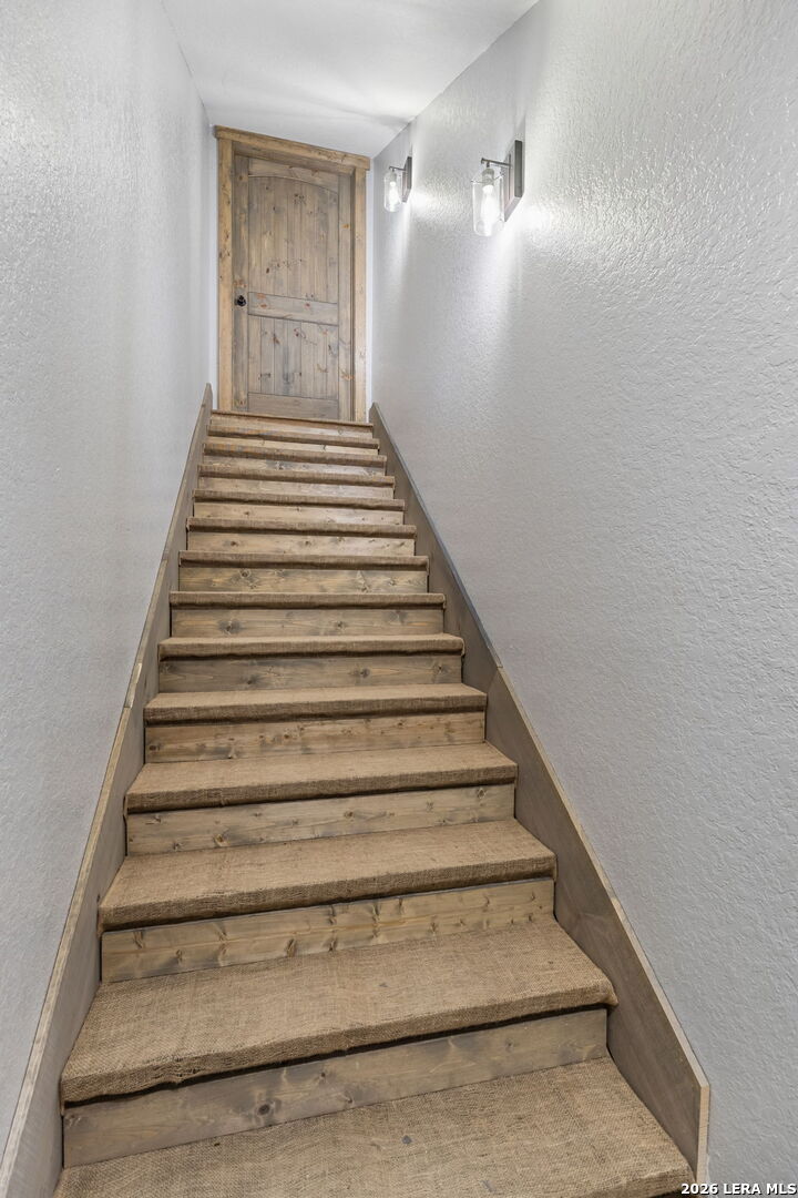 105 Dillard Lane, Bergheim, TX 78004