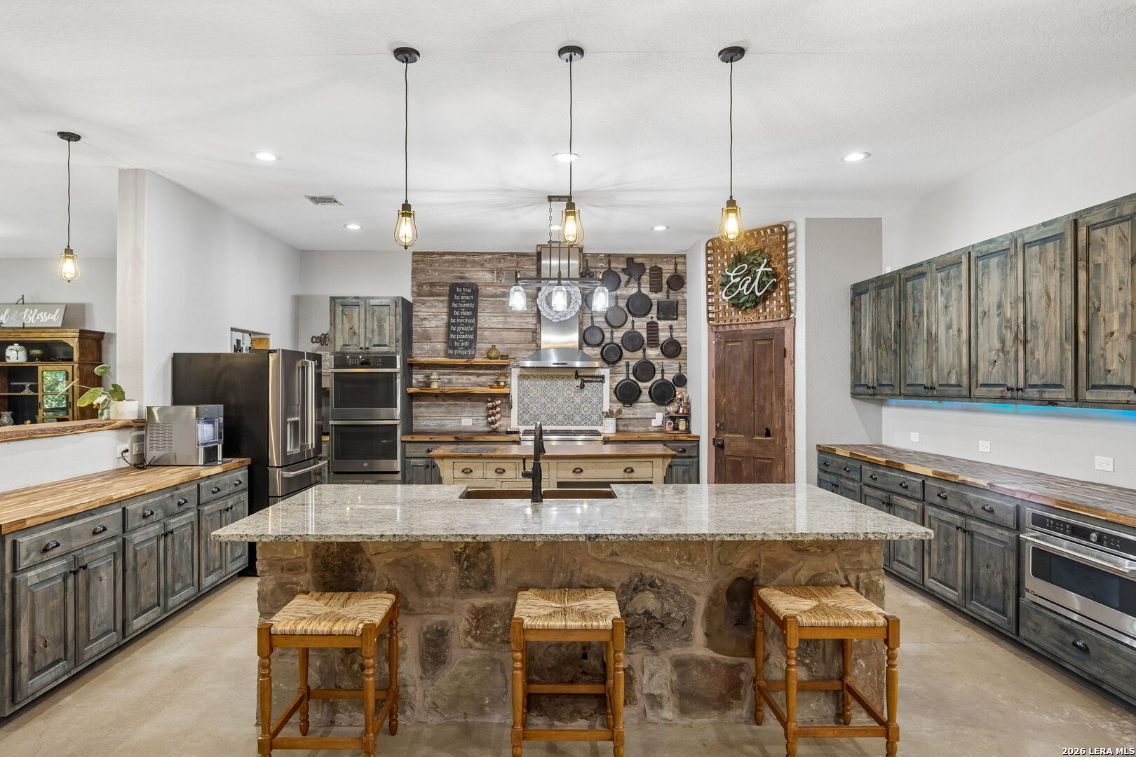 105 Dillard Lane, Bergheim, TX 78004