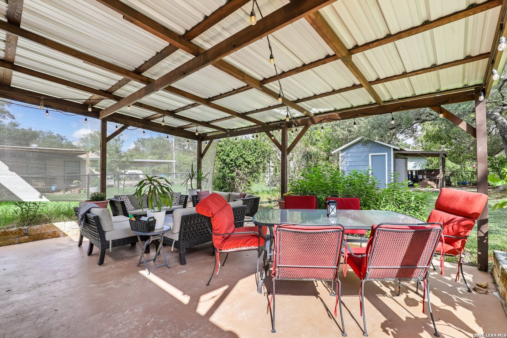 960 SOWELL ST, Seguin, TX 78155