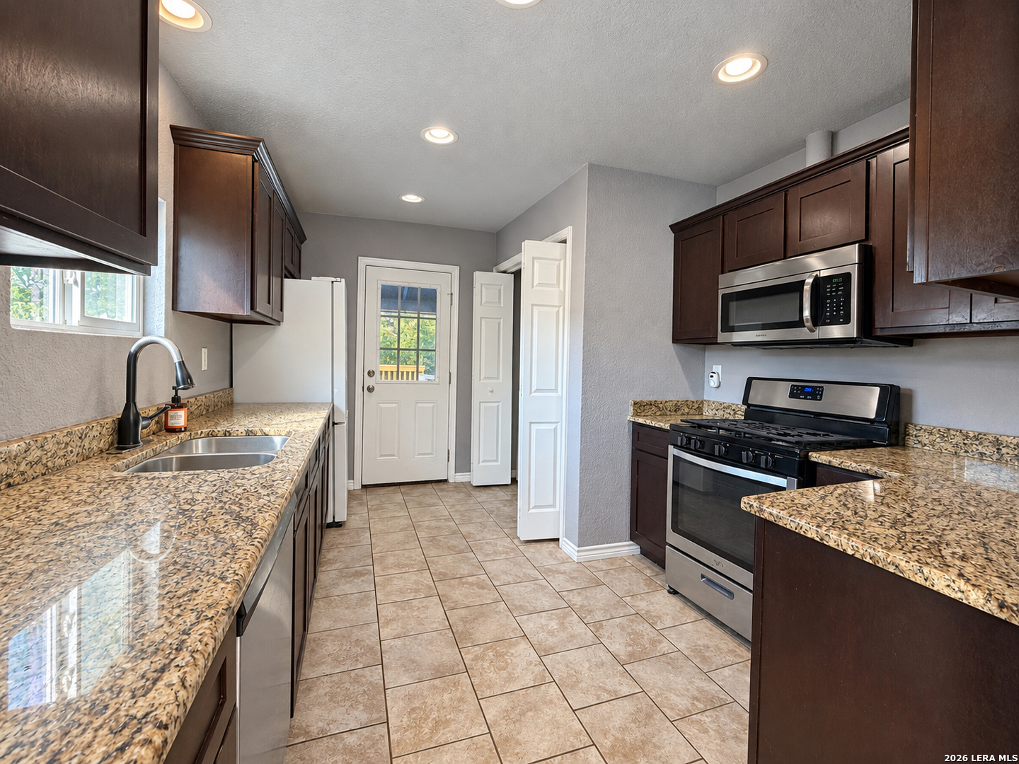 1407 STEVES AVE, San Antonio, TX 78210