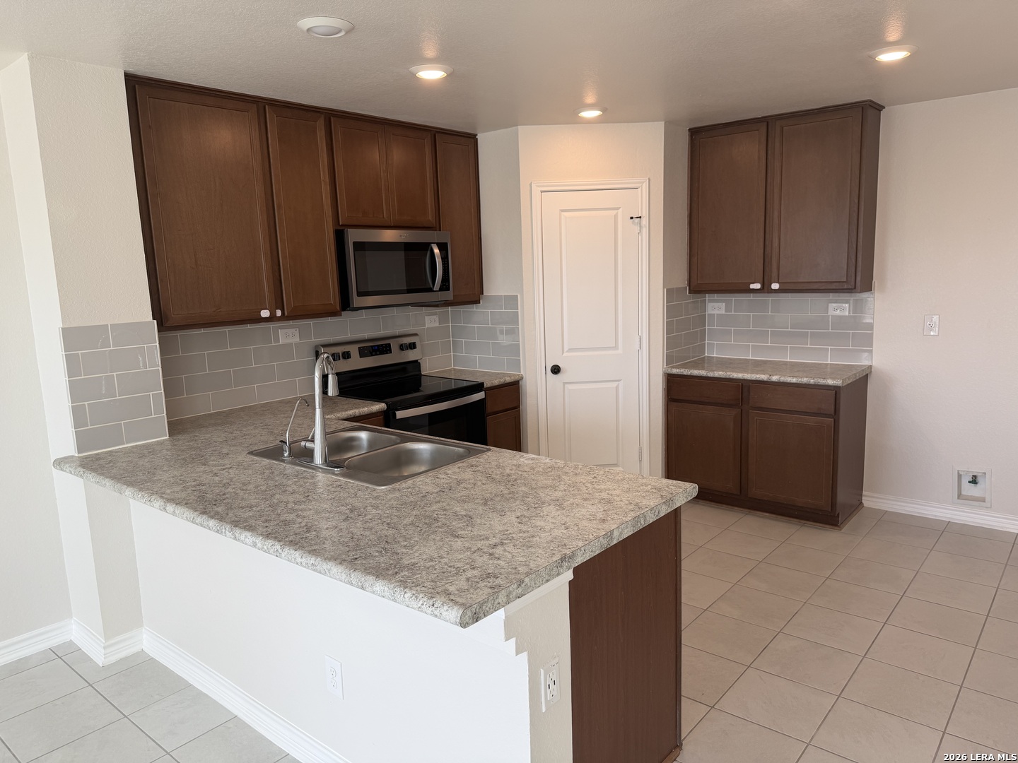 5022 BIG OAK RUN, Elmendorf, TX 78112
