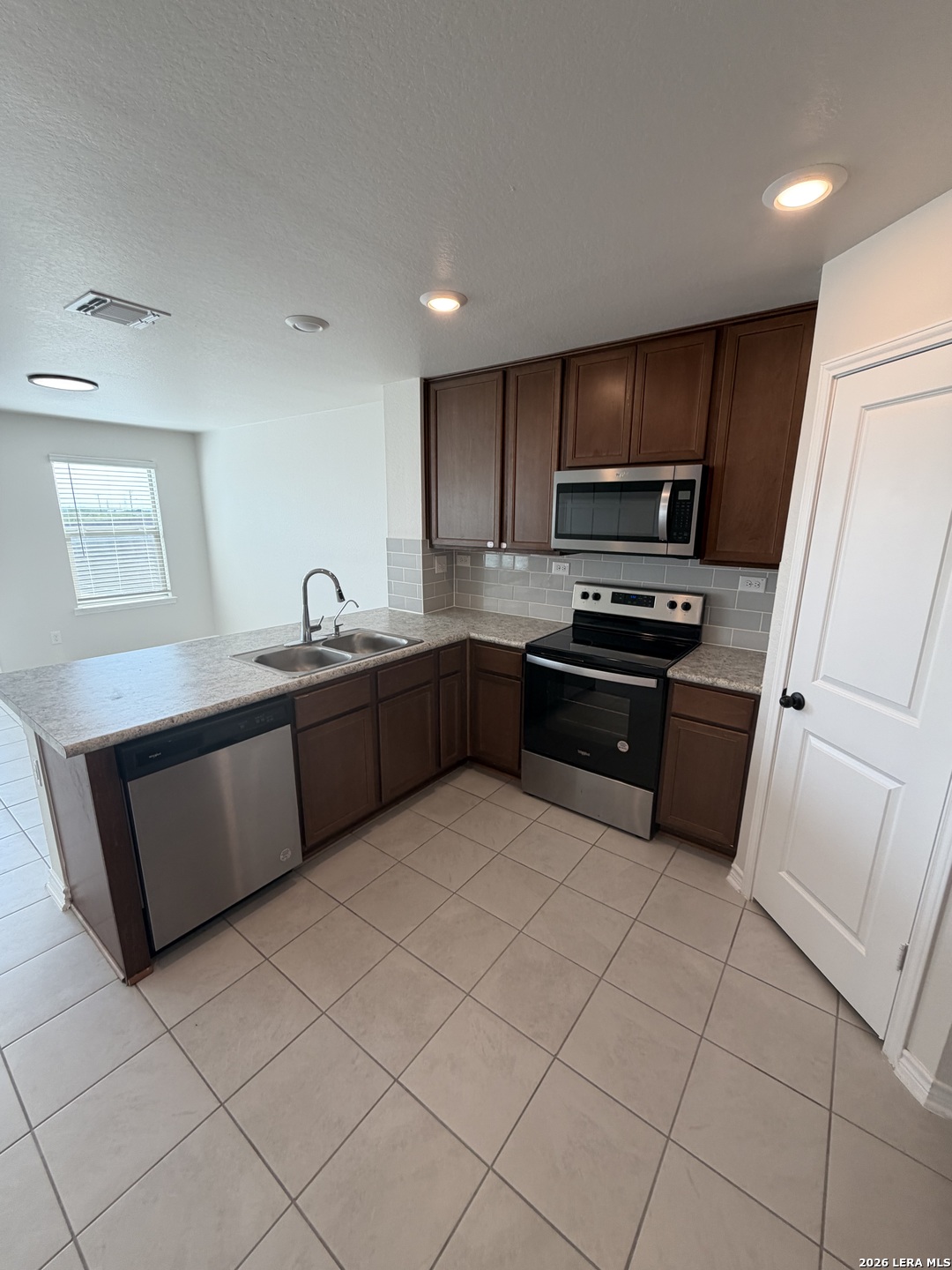 5022 BIG OAK RUN, Elmendorf, TX 78112