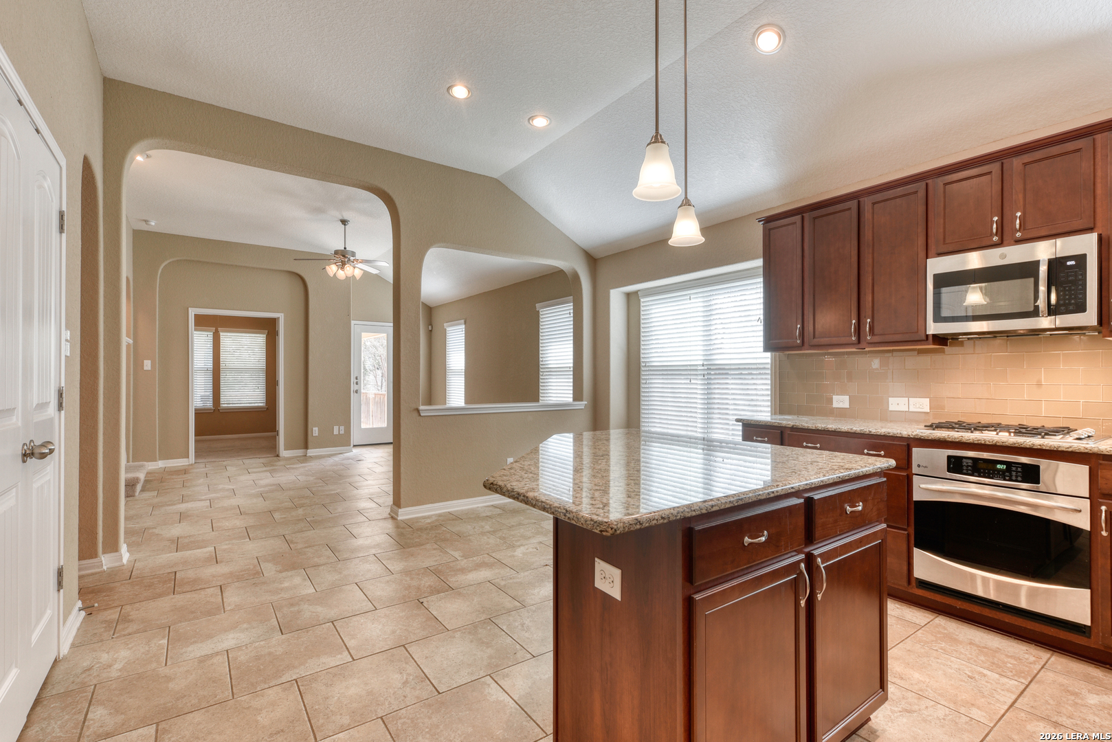 24724 BUCK CRK, San Antonio, TX 78255