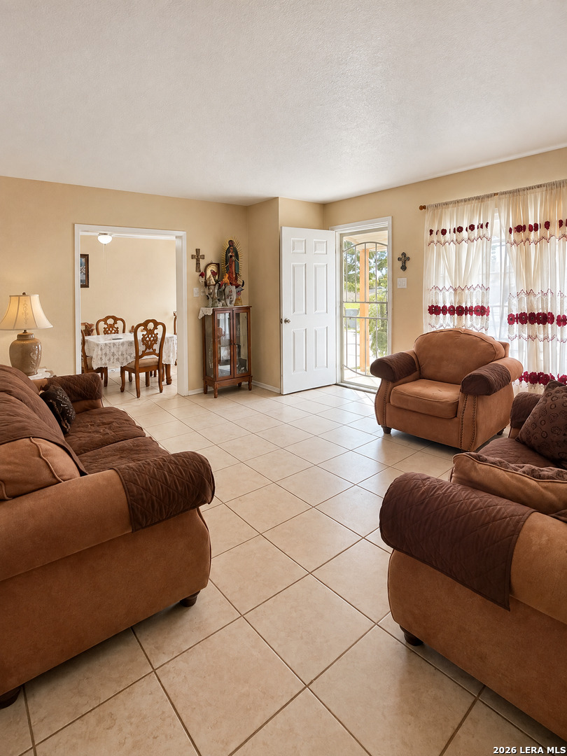 617 Eduardo, El Paso, TX 79821