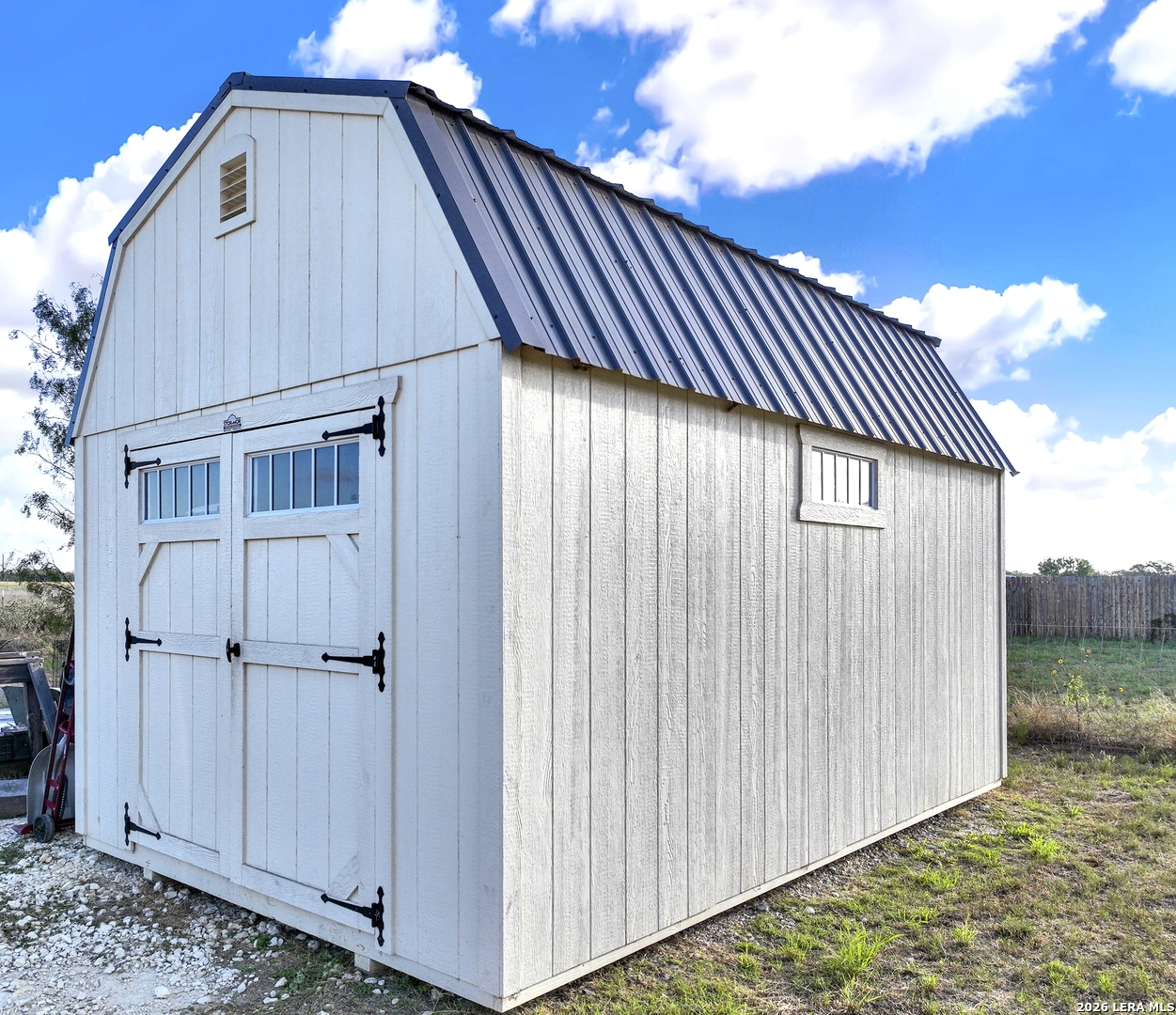1831 County Road 7711, Devine, TX 78016