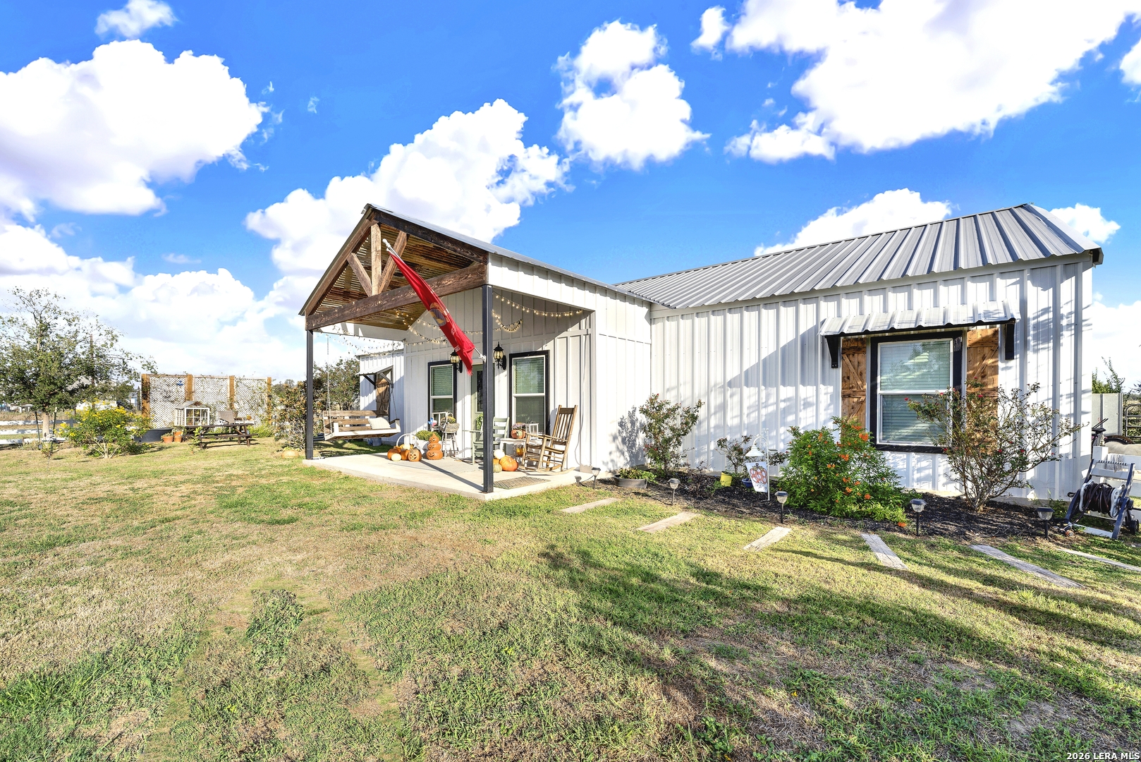 1831 County Road 7711, Devine, TX 78016