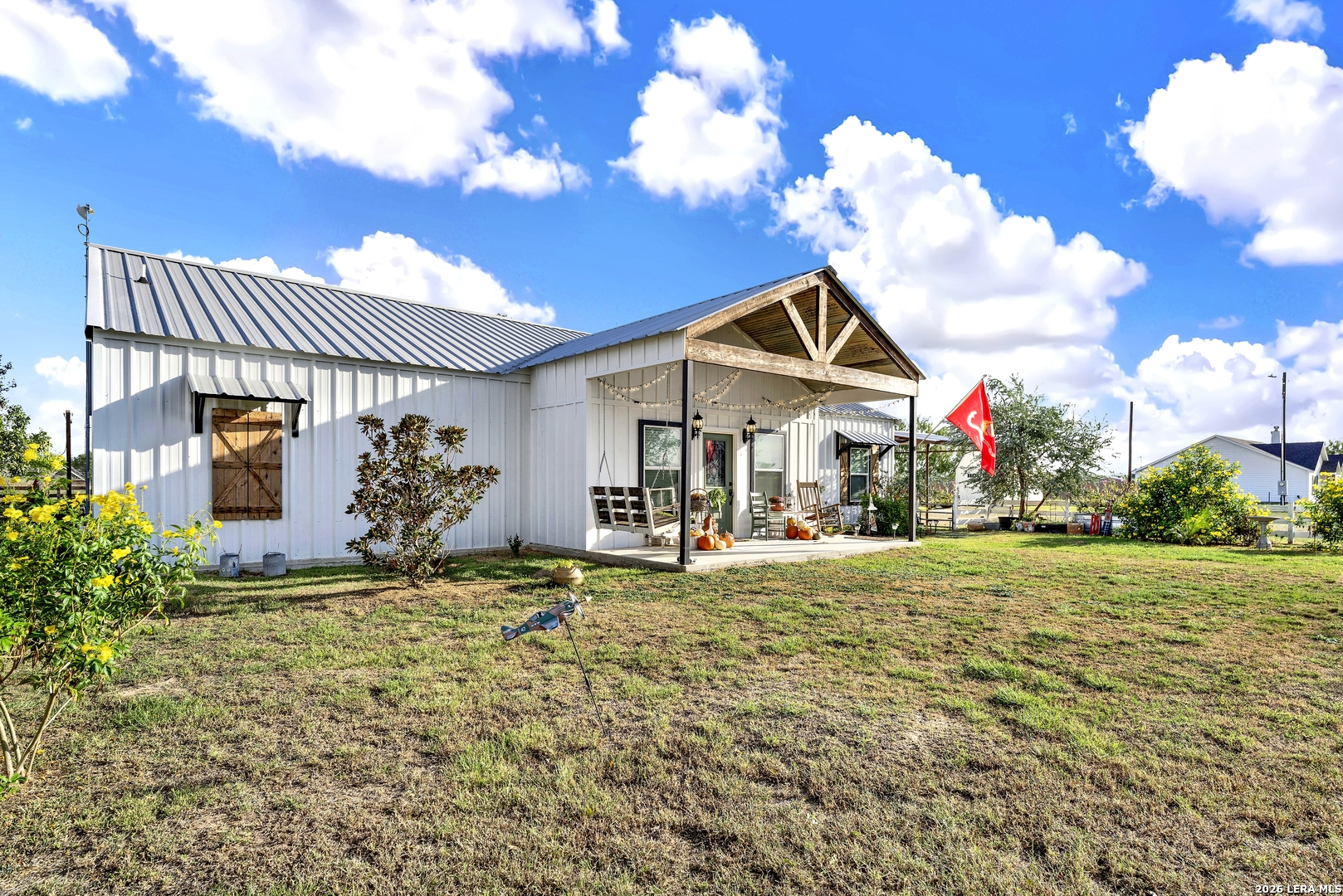 1831 County Road 7711, Devine, TX 78016