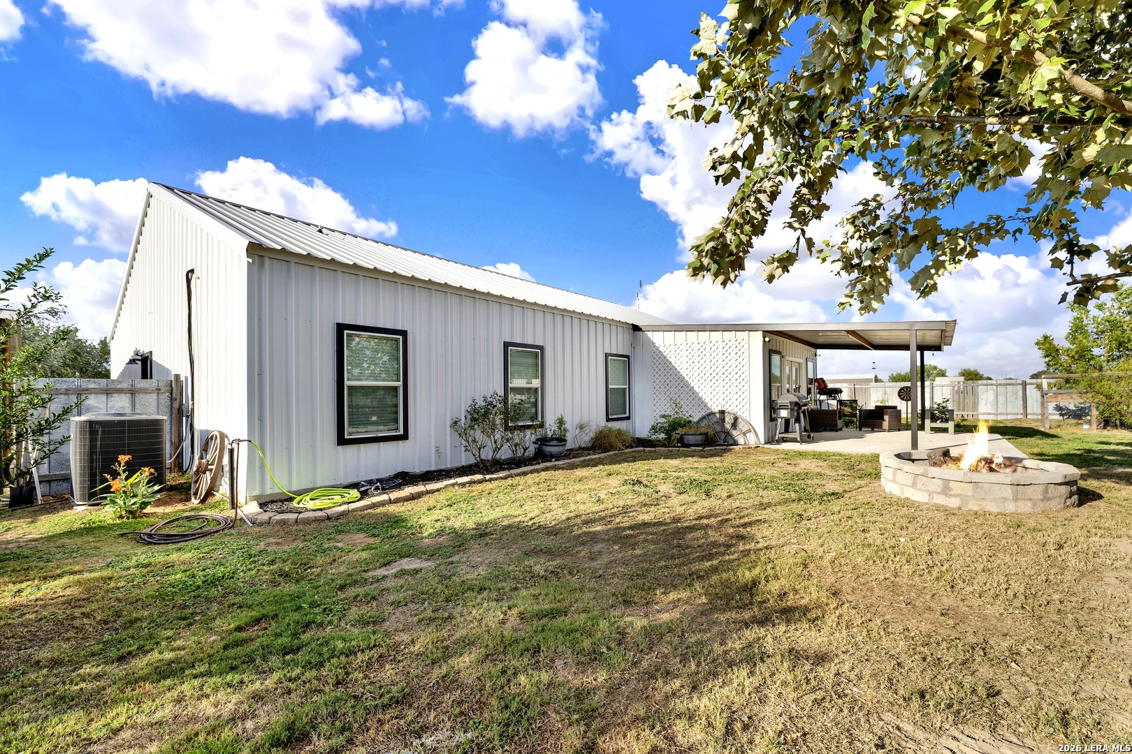 1831 County Road 7711, Devine, TX 78016