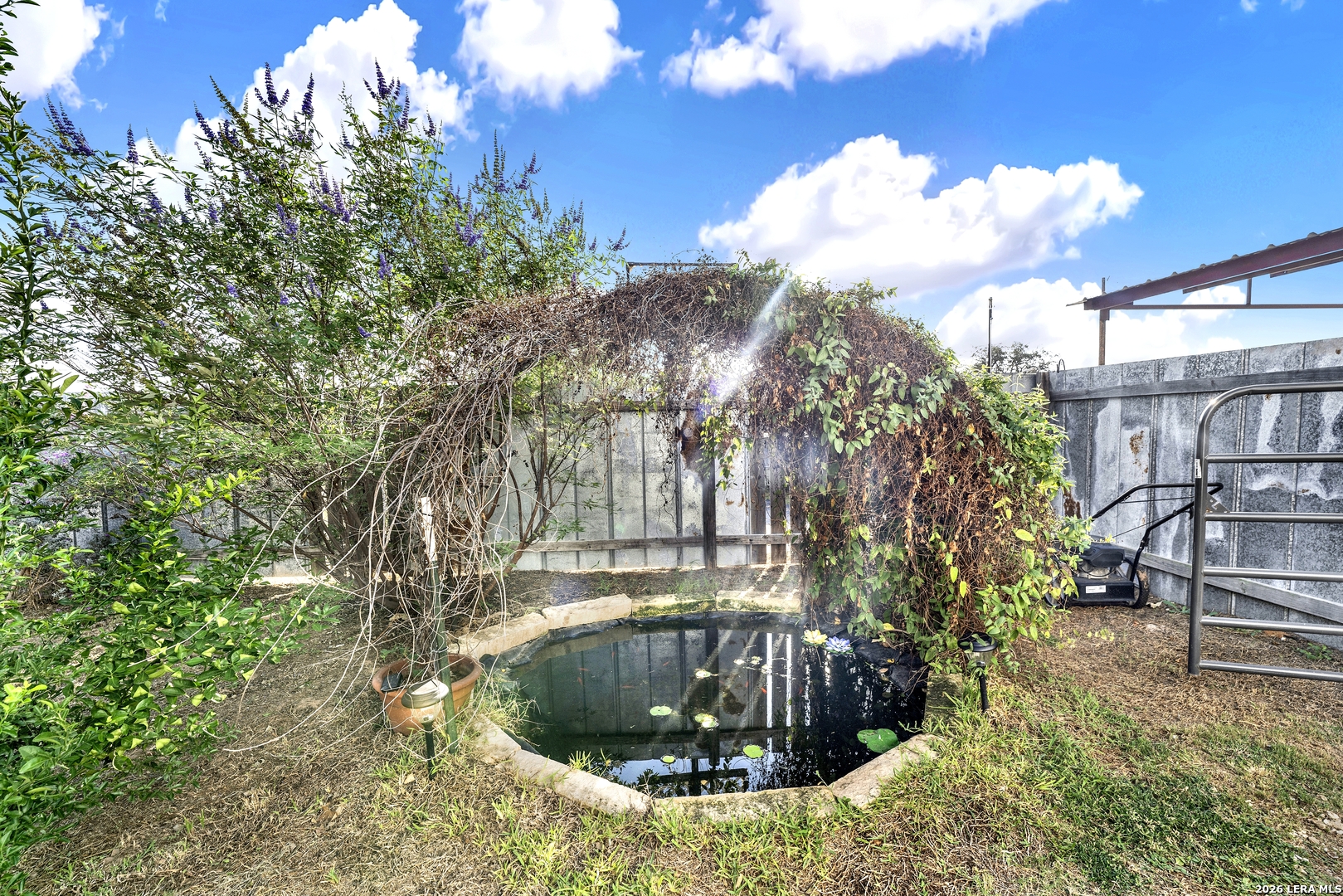 1831 County Road 7711, Devine, TX 78016