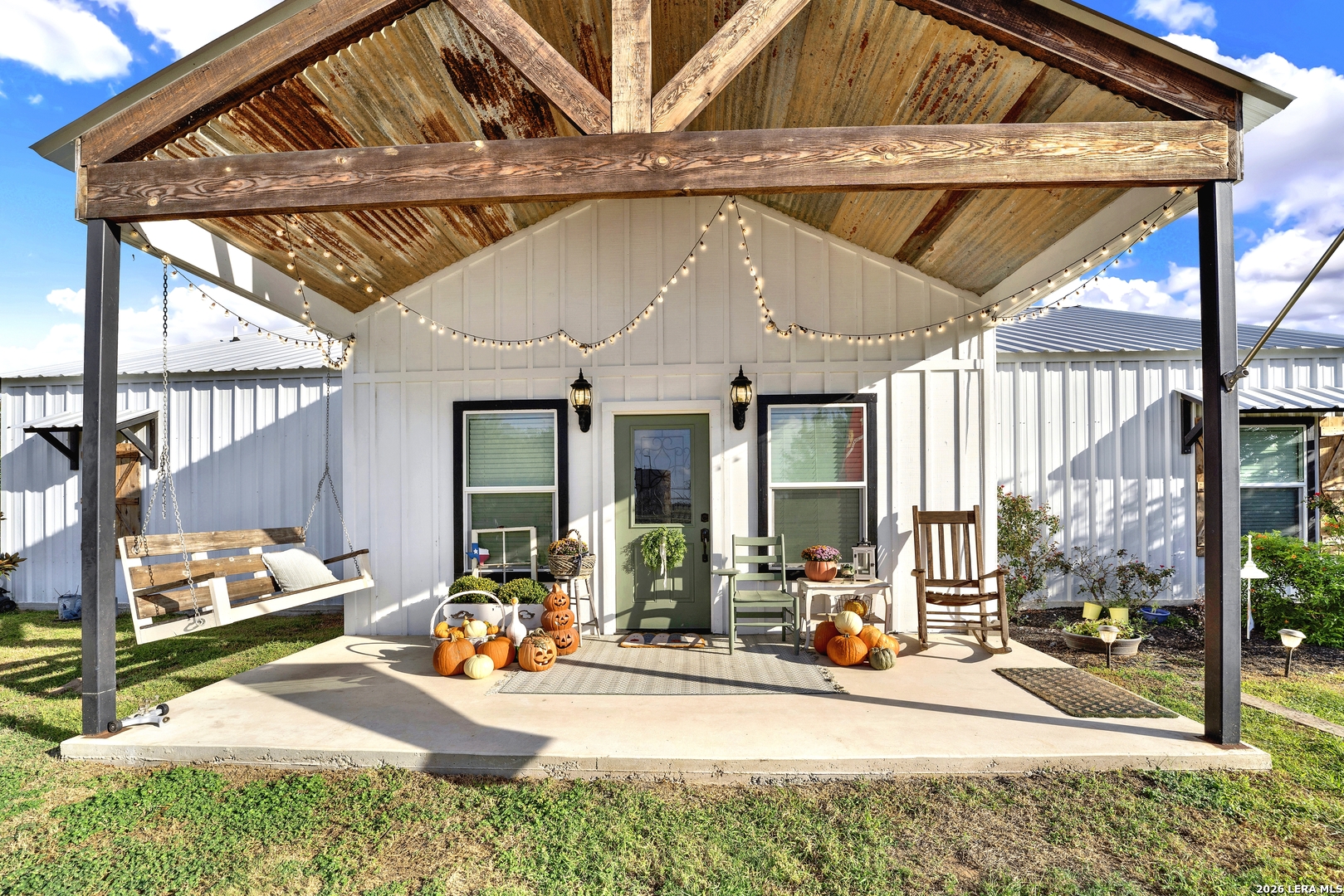 1831 County Road 7711, Devine, TX 78016