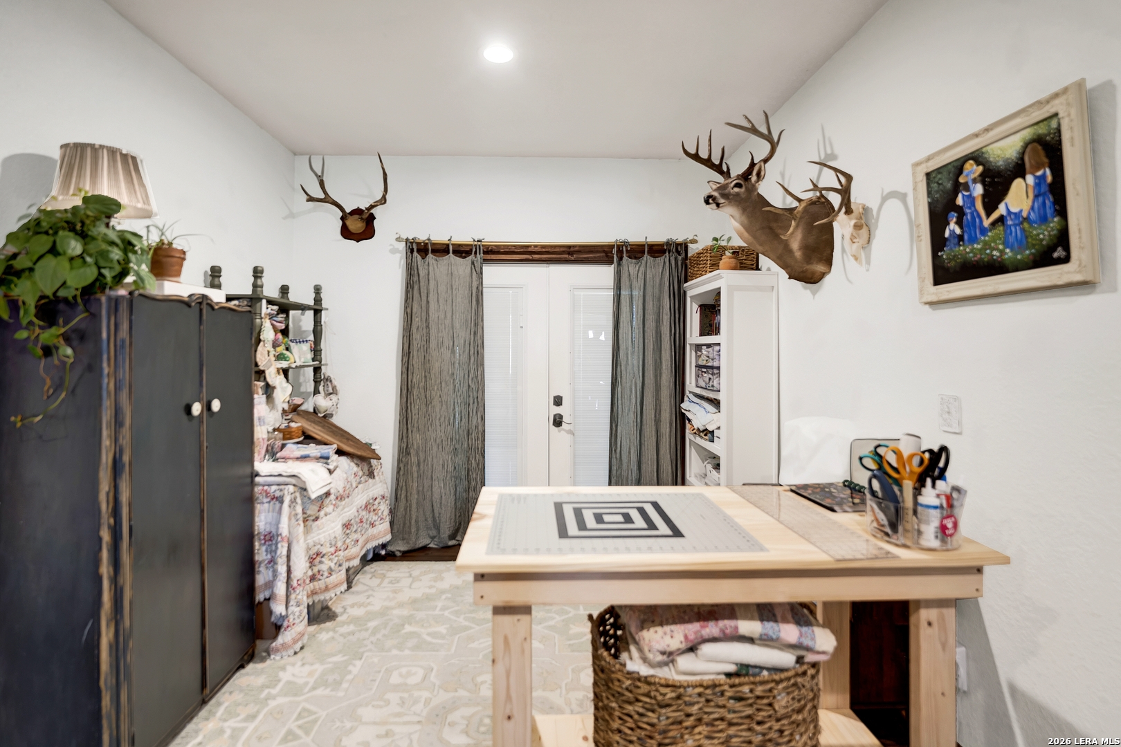 1831 County Road 7711, Devine, TX 78016