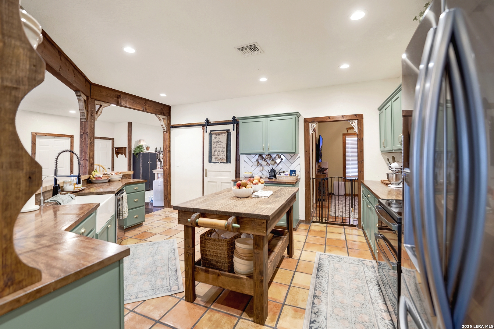 1831 County Road 7711, Devine, TX 78016
