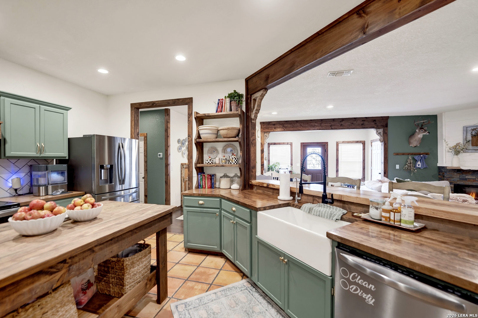 1831 County Road 7711, Devine, TX 78016