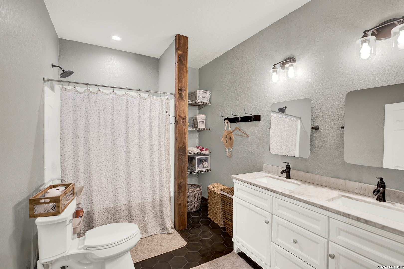 1831 County Road 7711, Devine, TX 78016