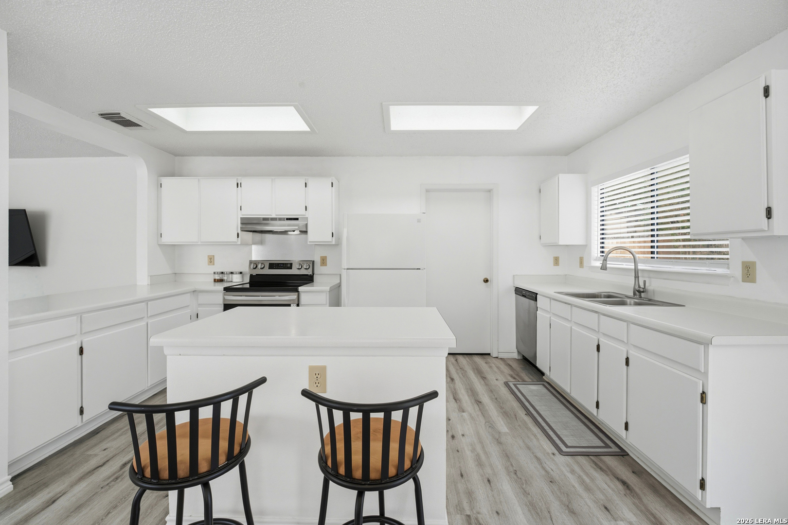 804 Meadow Peak, Converse, TX 78109