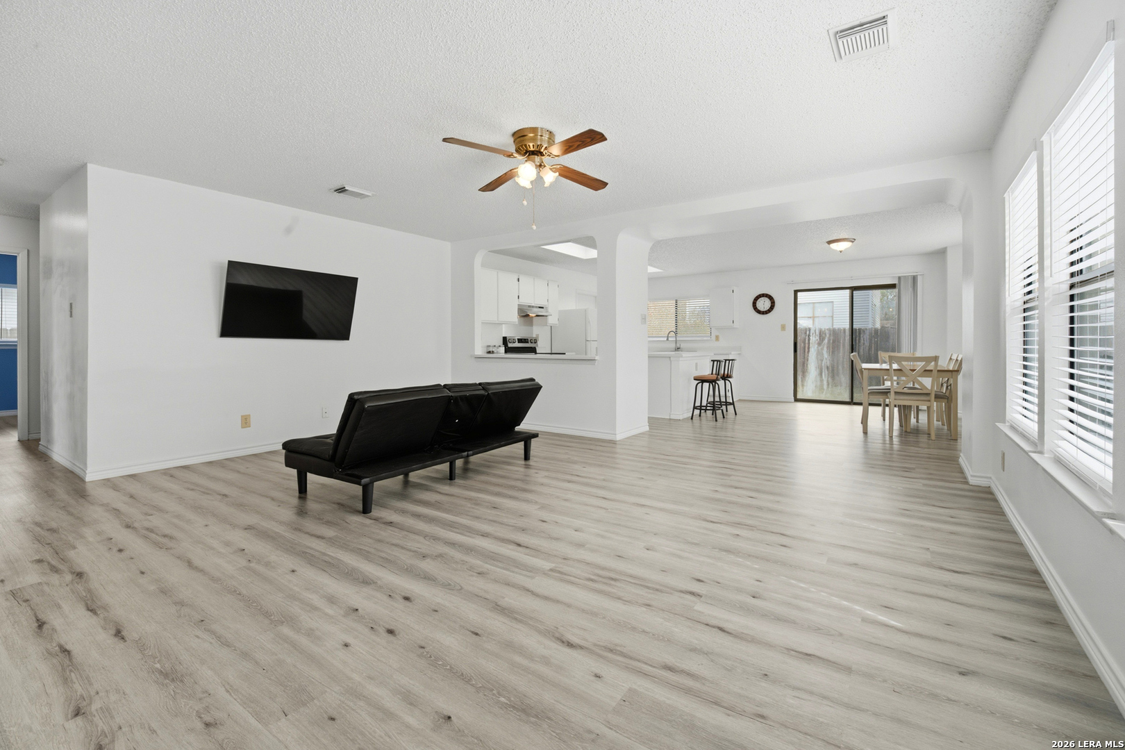 804 Meadow Peak, Converse, TX 78109