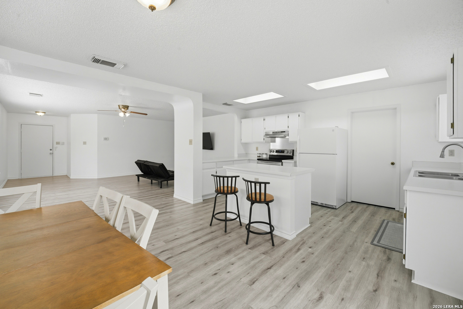 804 Meadow Peak, Converse, TX 78109