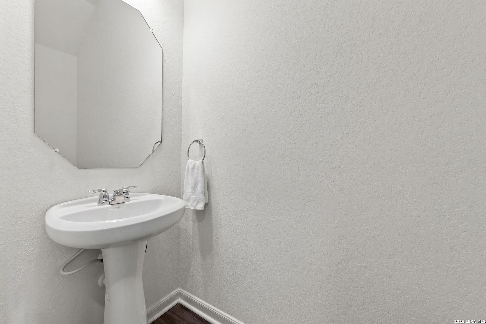4905 Hallies Garden, St Hedwig, TX 78152