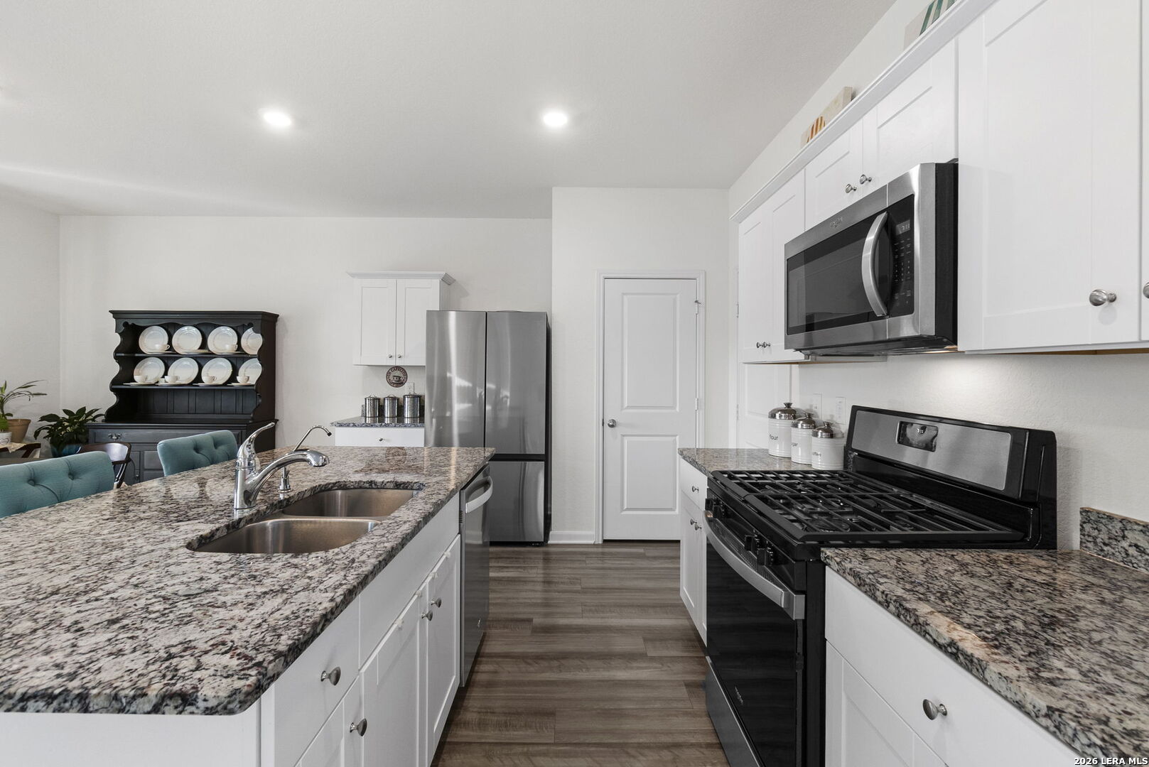 4905 Hallies Garden, St Hedwig, TX 78152