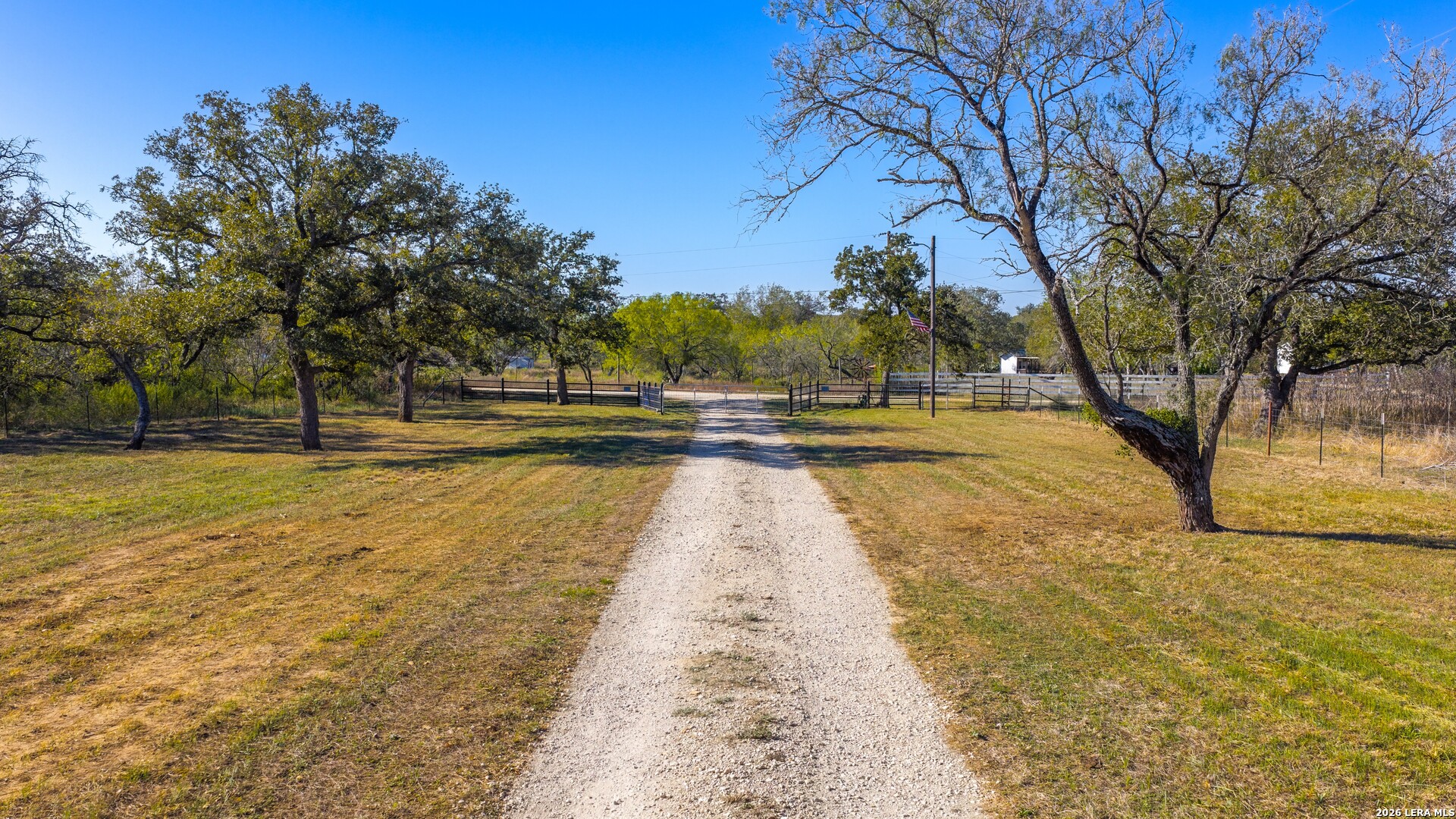 594 Sleepy Meadow, Nixon, TX 78140