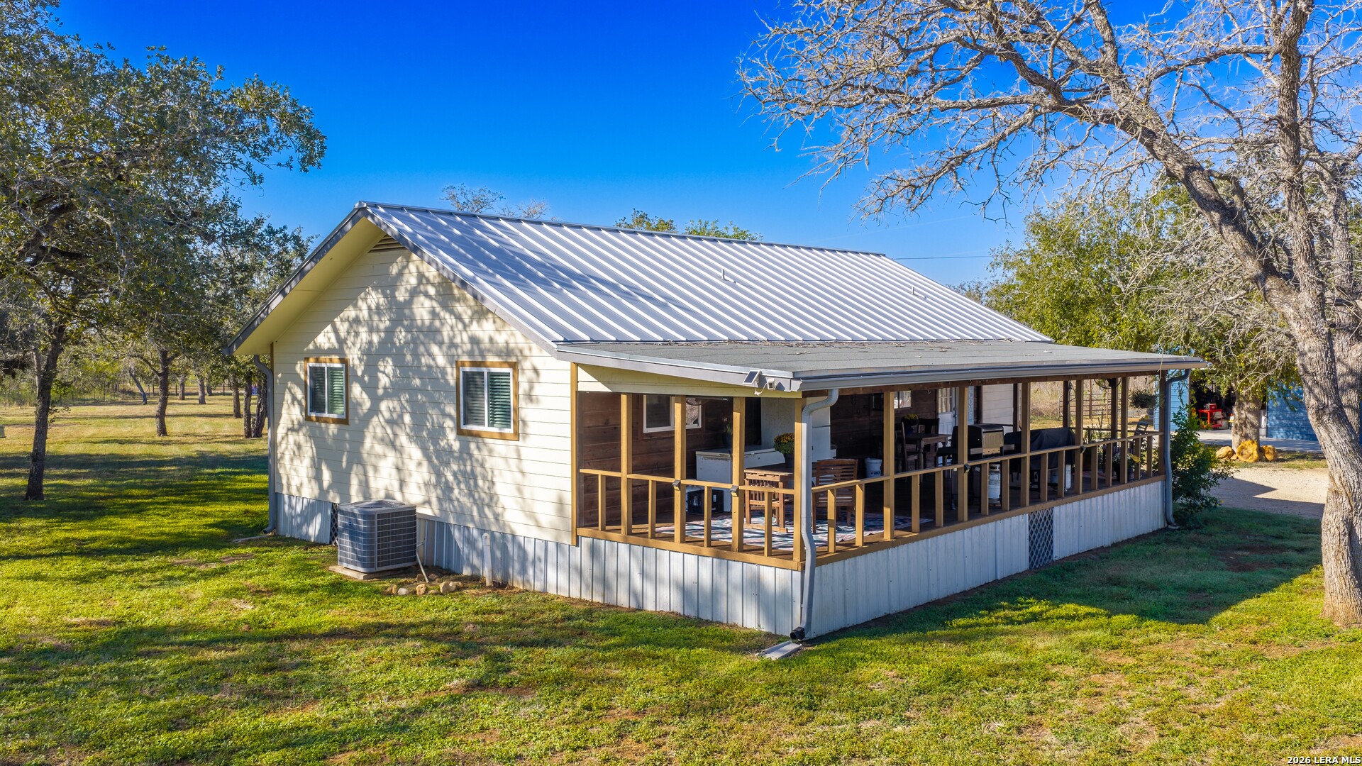 594 Sleepy Meadow, Nixon, TX 78140