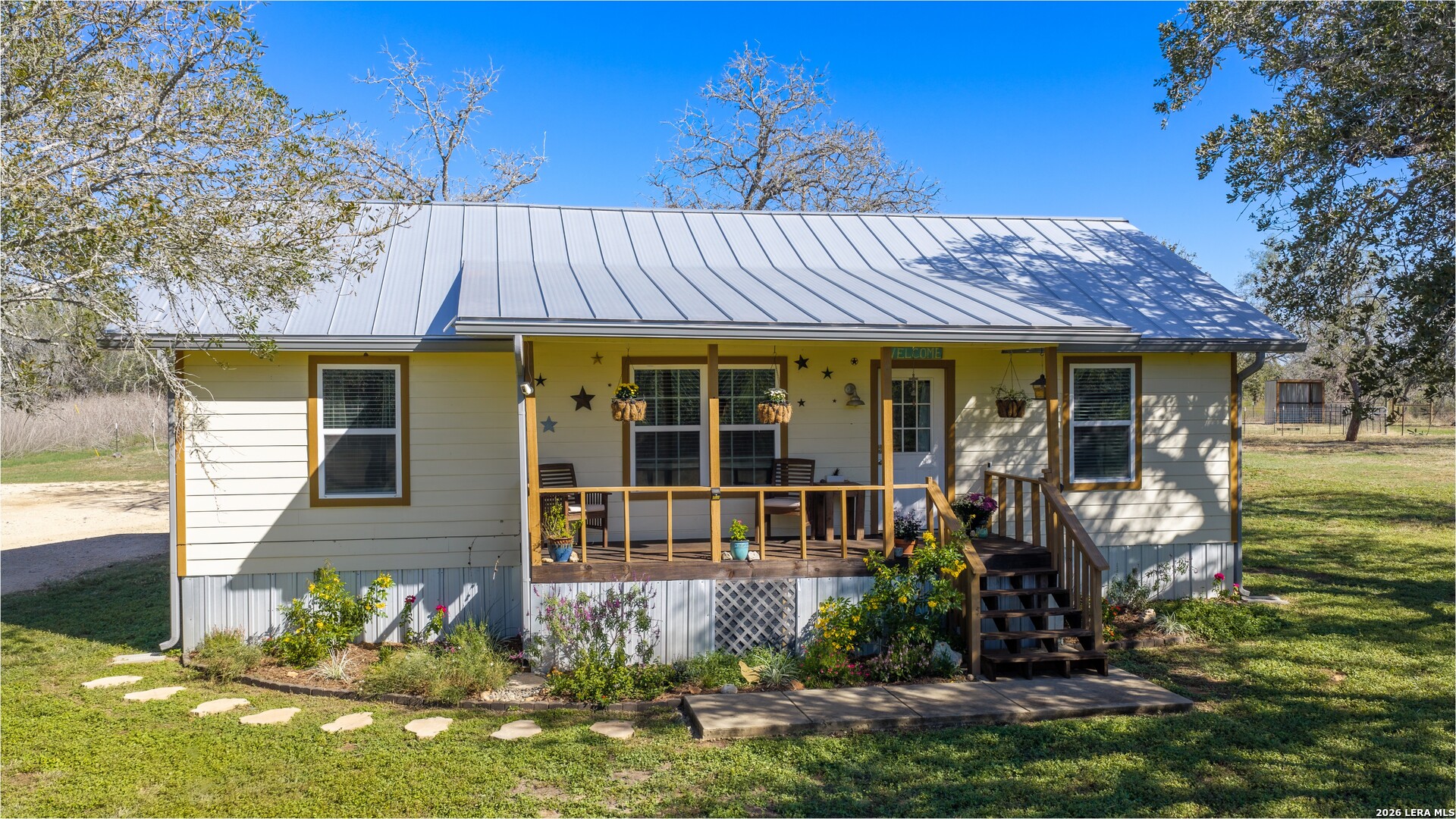594 Sleepy Meadow, Nixon, TX 78140