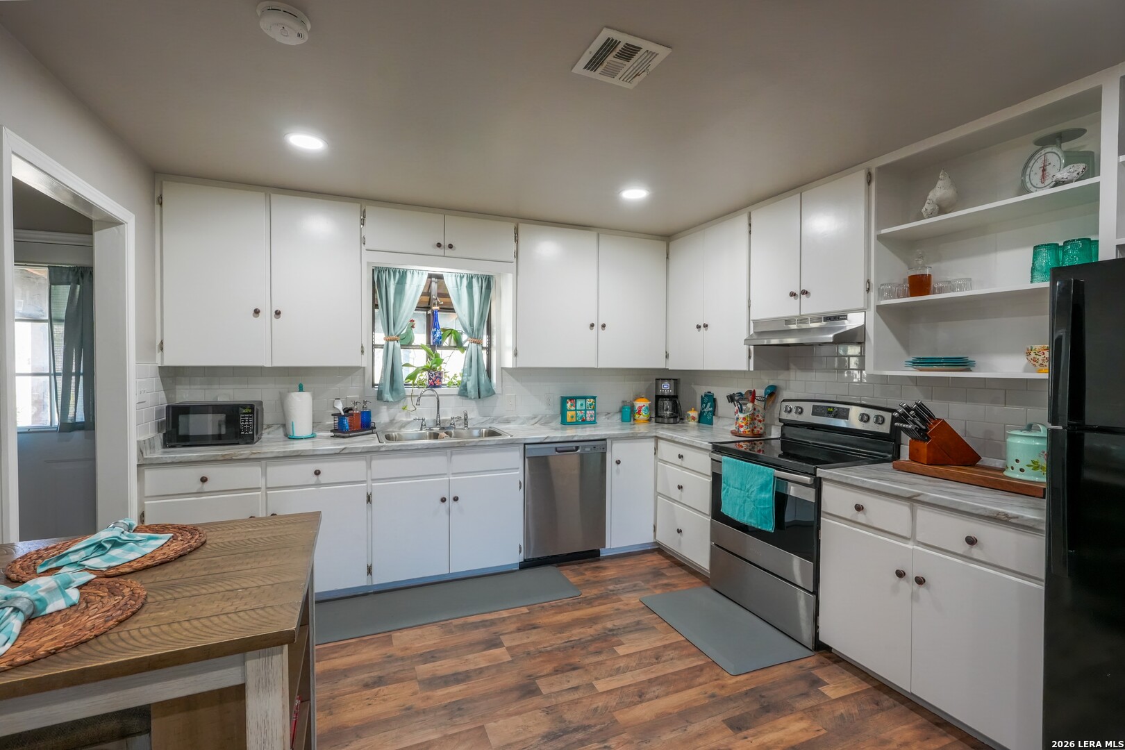 594 Sleepy Meadow, Nixon, TX 78140