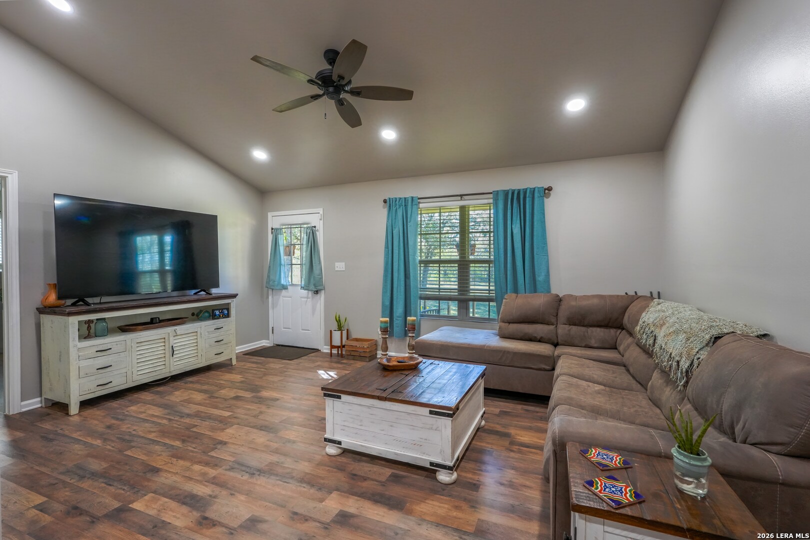 594 Sleepy Meadow, Nixon, TX 78140