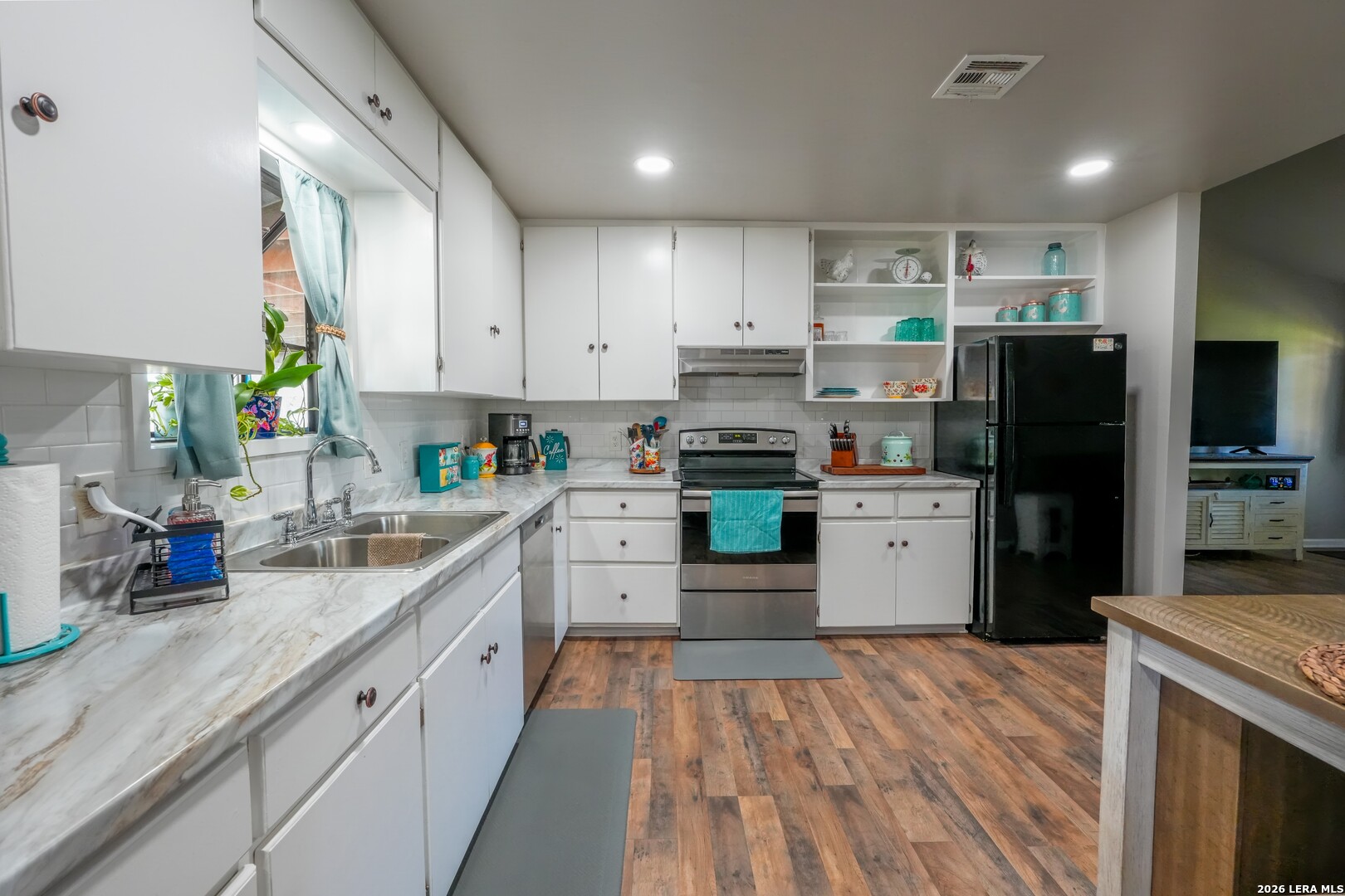 594 Sleepy Meadow, Nixon, TX 78140