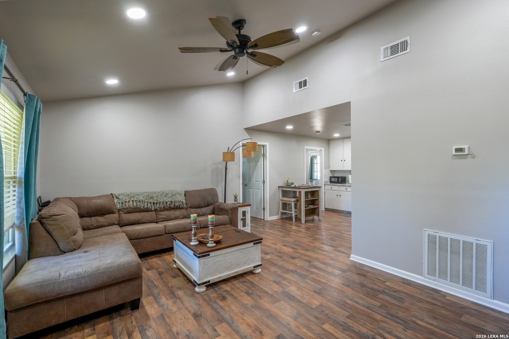 594 Sleepy Meadow, Nixon, TX 78140