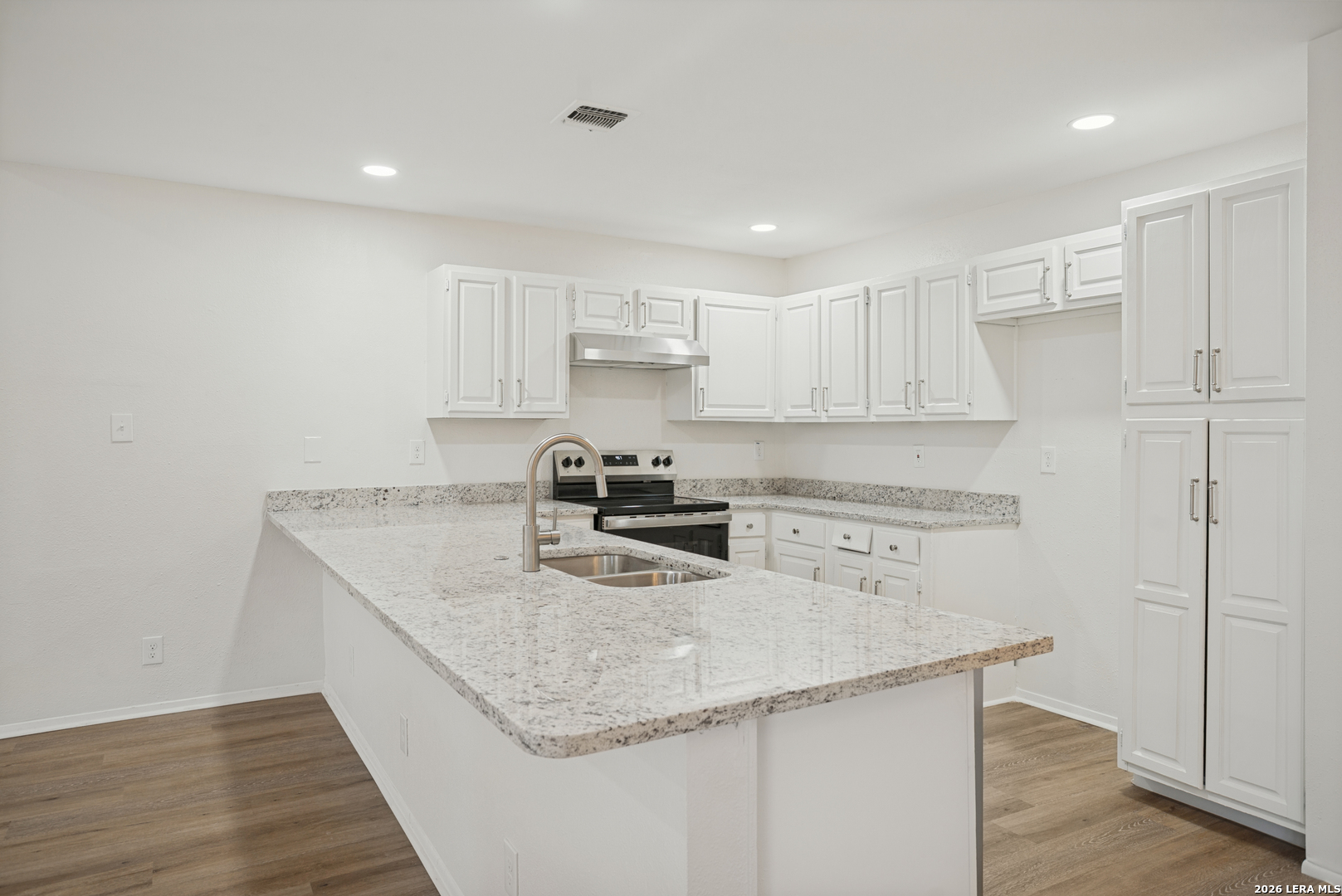 6318 CLUB OAKS ST, San Antonio, TX 78249