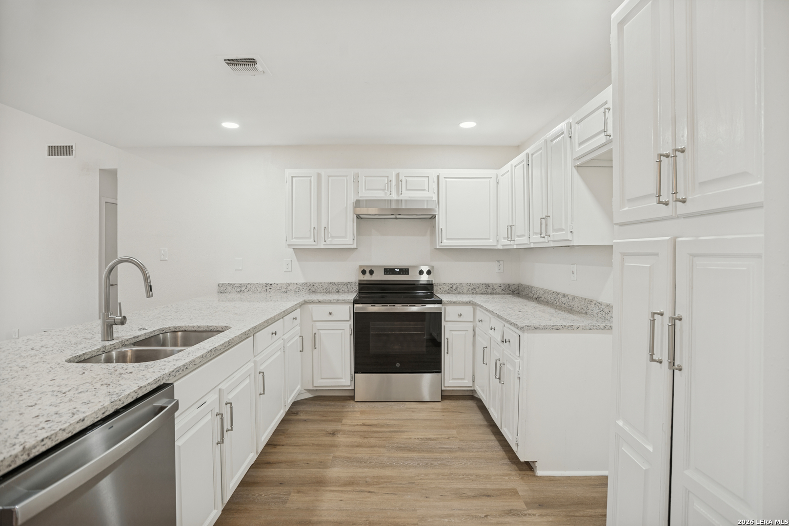 6318 CLUB OAKS ST, San Antonio, TX 78249
