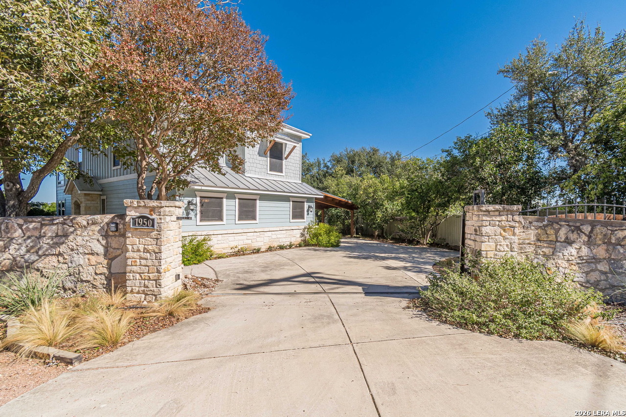 1950 TRIPLE PEAK DR, Canyon Lake, TX 78133