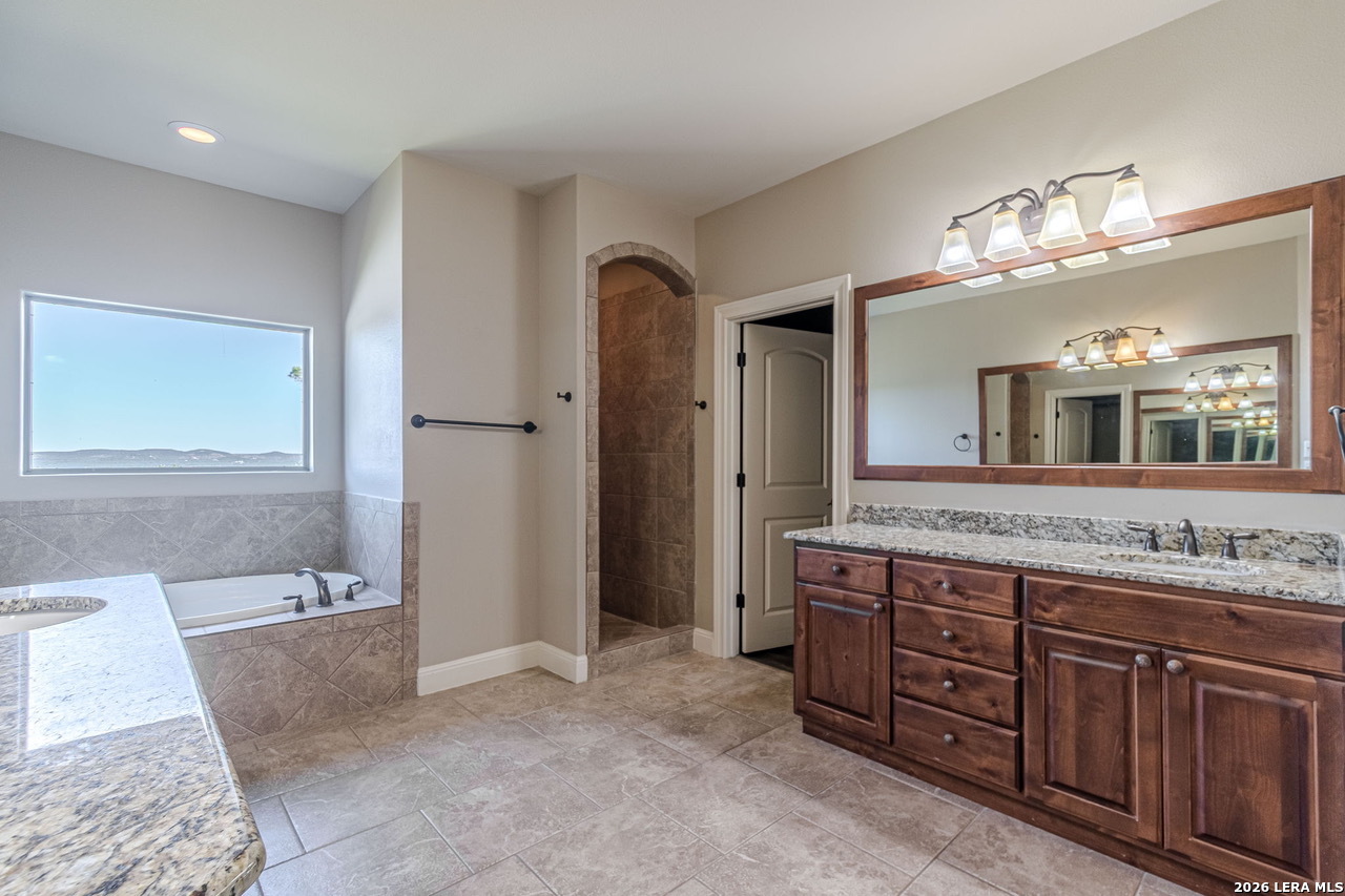 1950 TRIPLE PEAK DR, Canyon Lake, TX 78133