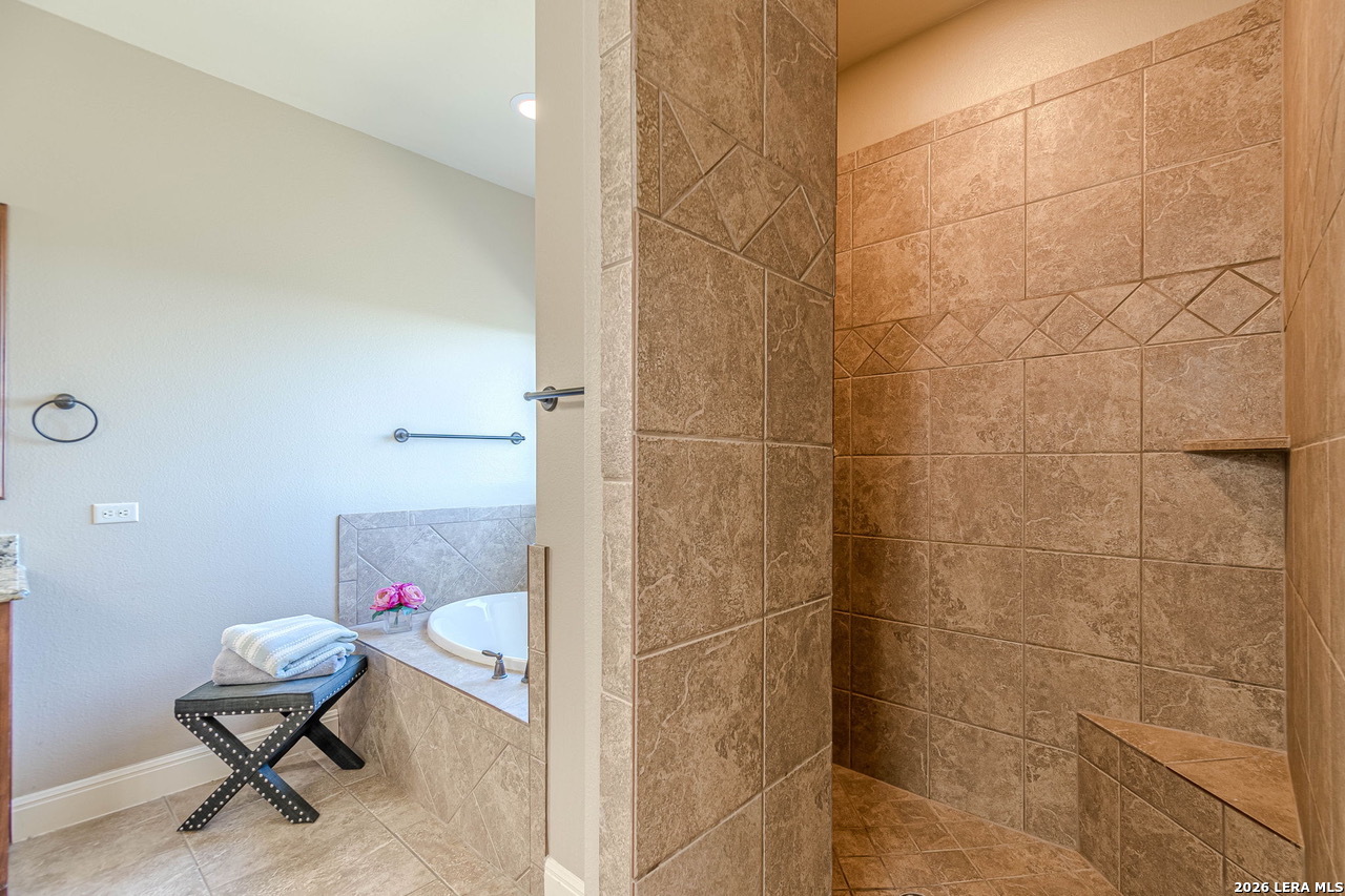 1950 TRIPLE PEAK DR, Canyon Lake, TX 78133
