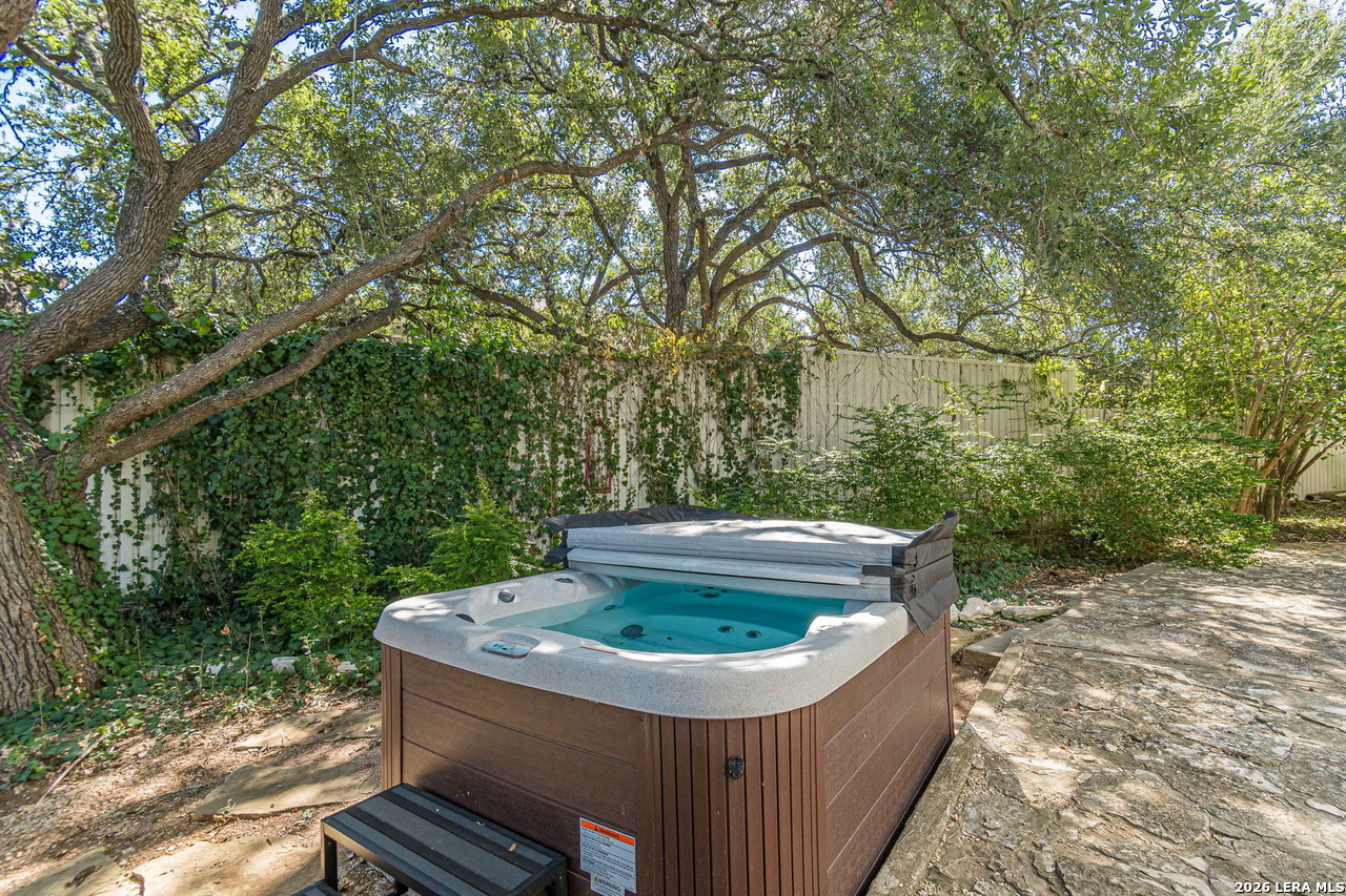 1950 TRIPLE PEAK DR, Canyon Lake, TX 78133
