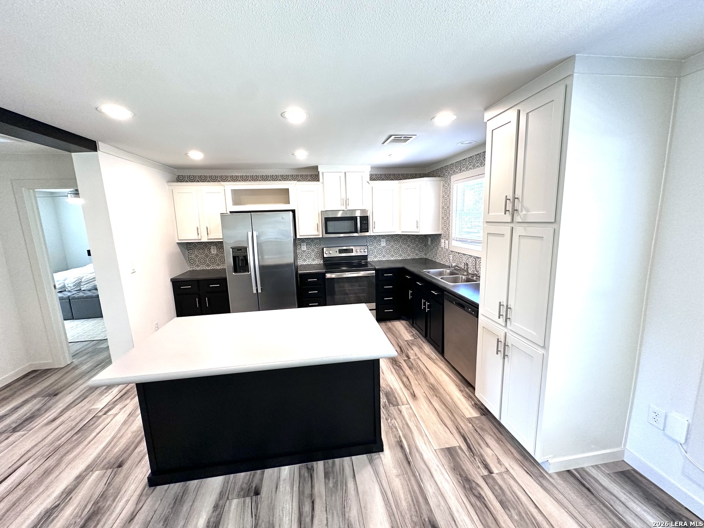 882 Spur Rd, Lakehills, TX 78063