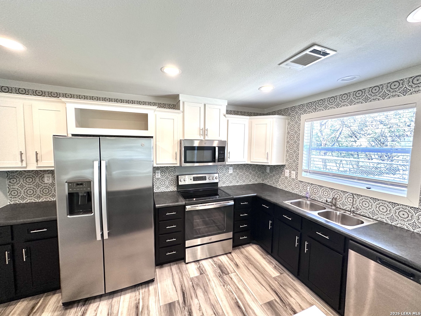 882 Spur Rd, Lakehills, TX 78063