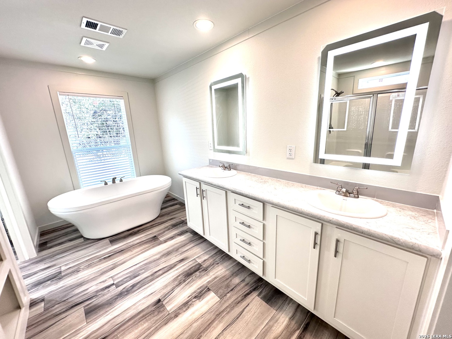 882 Spur Rd, Lakehills, TX 78063