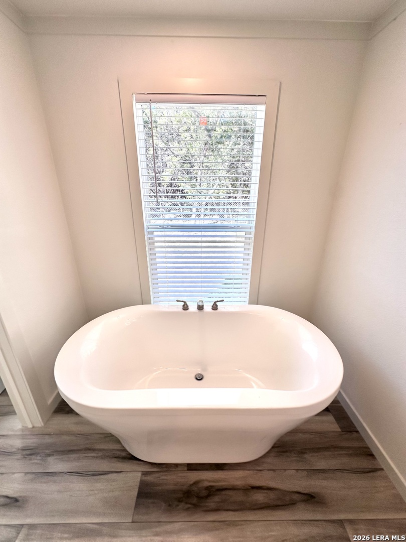882 Spur Rd, Lakehills, TX 78063