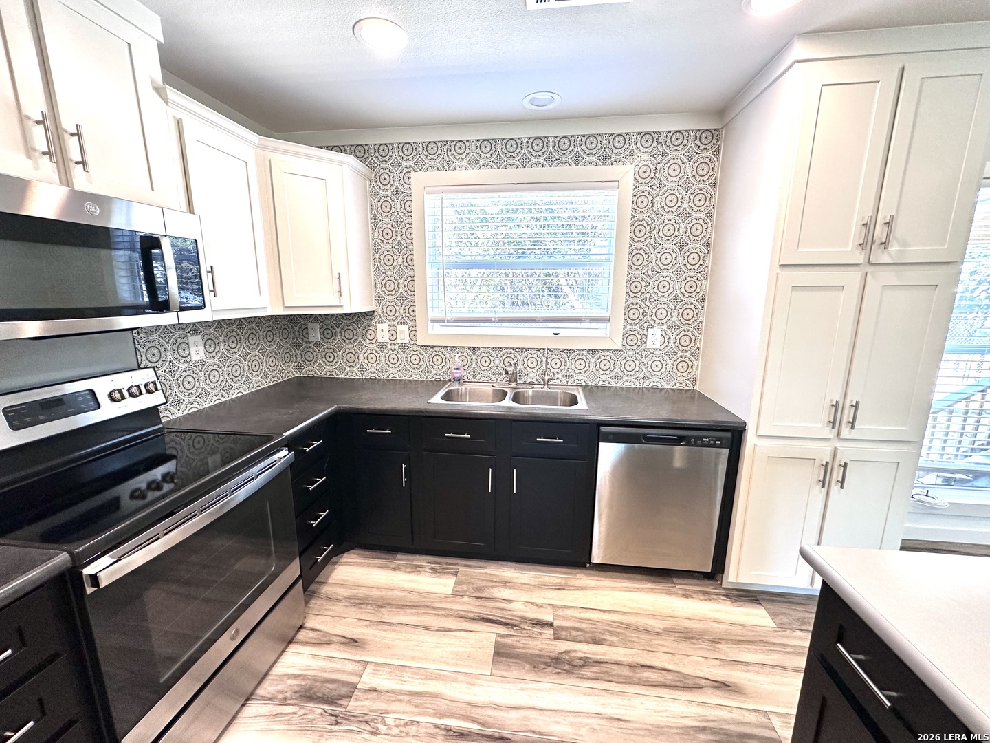 882 Spur Rd, Lakehills, TX 78063