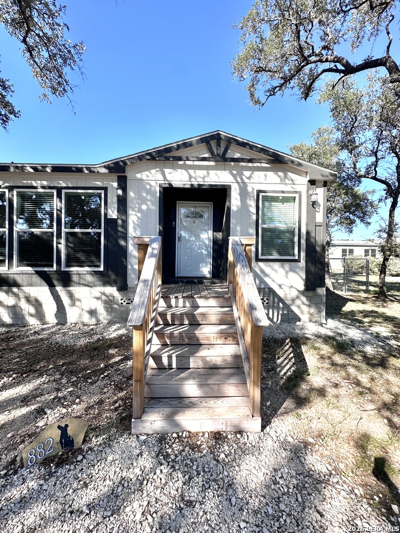 882 Spur Rd, Lakehills, TX 78063