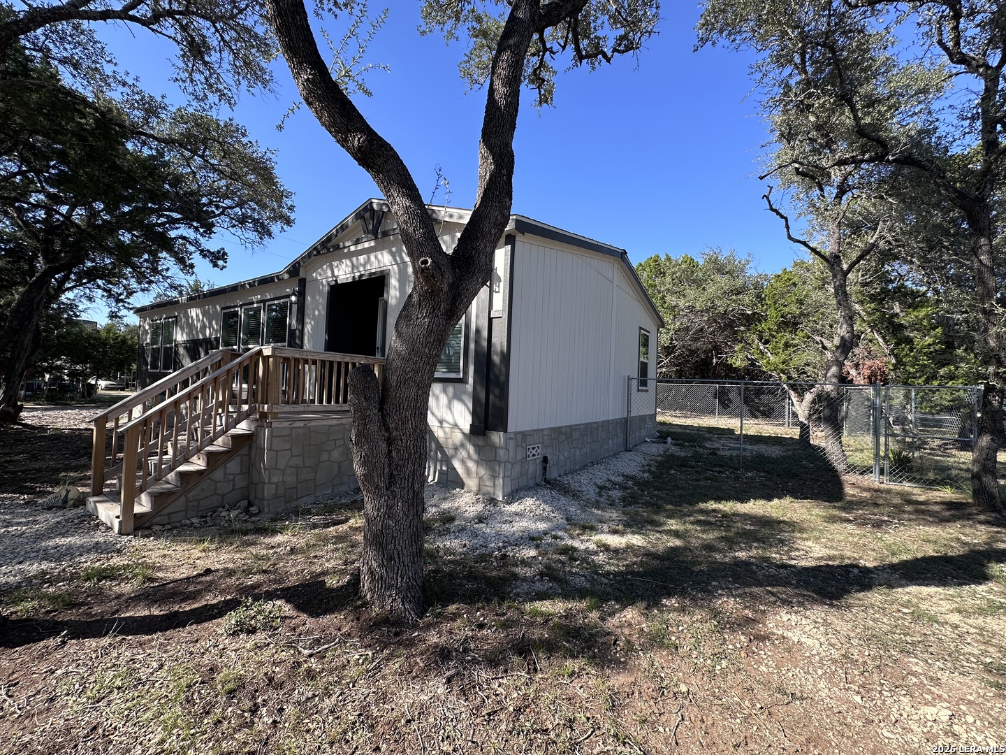 882 Spur Rd, Lakehills, TX 78063