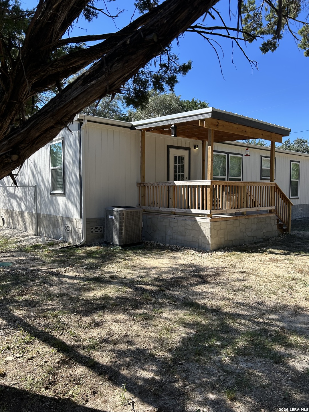882 Spur Rd, Lakehills, TX 78063