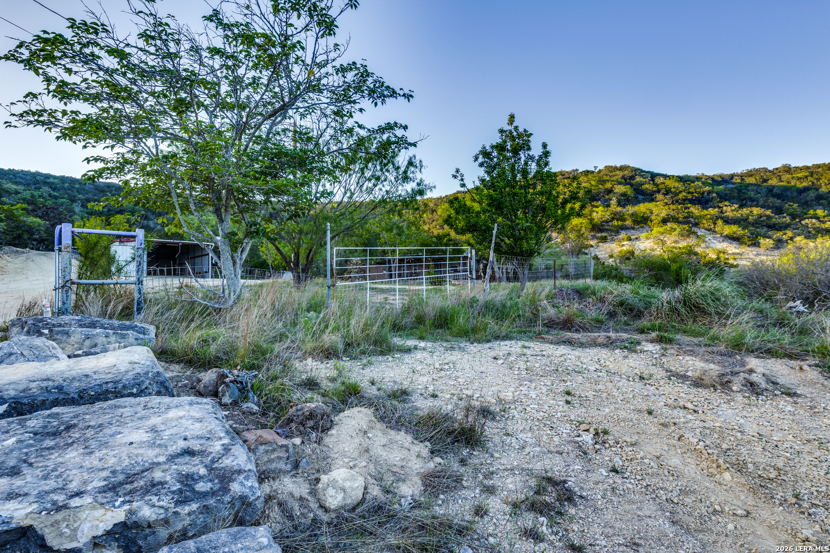 824 JUNIPER RD, Tarpley, TX 78883
